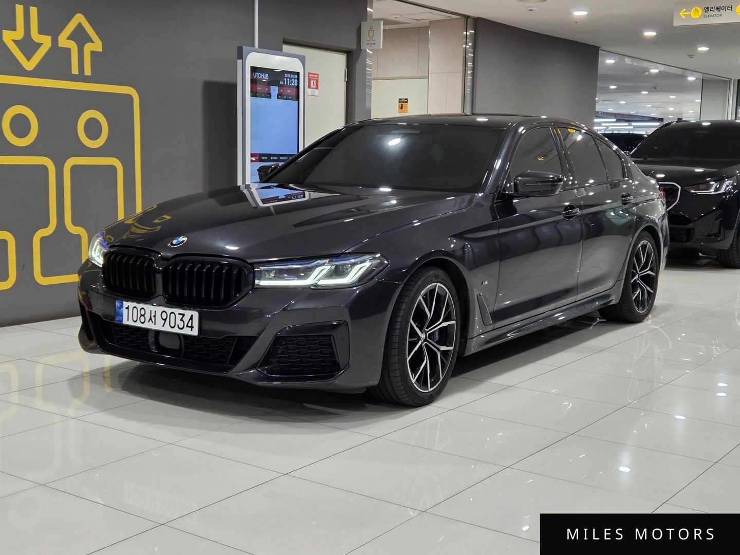 BMW 5 Series (G30) 2023 — фото 1 из 12