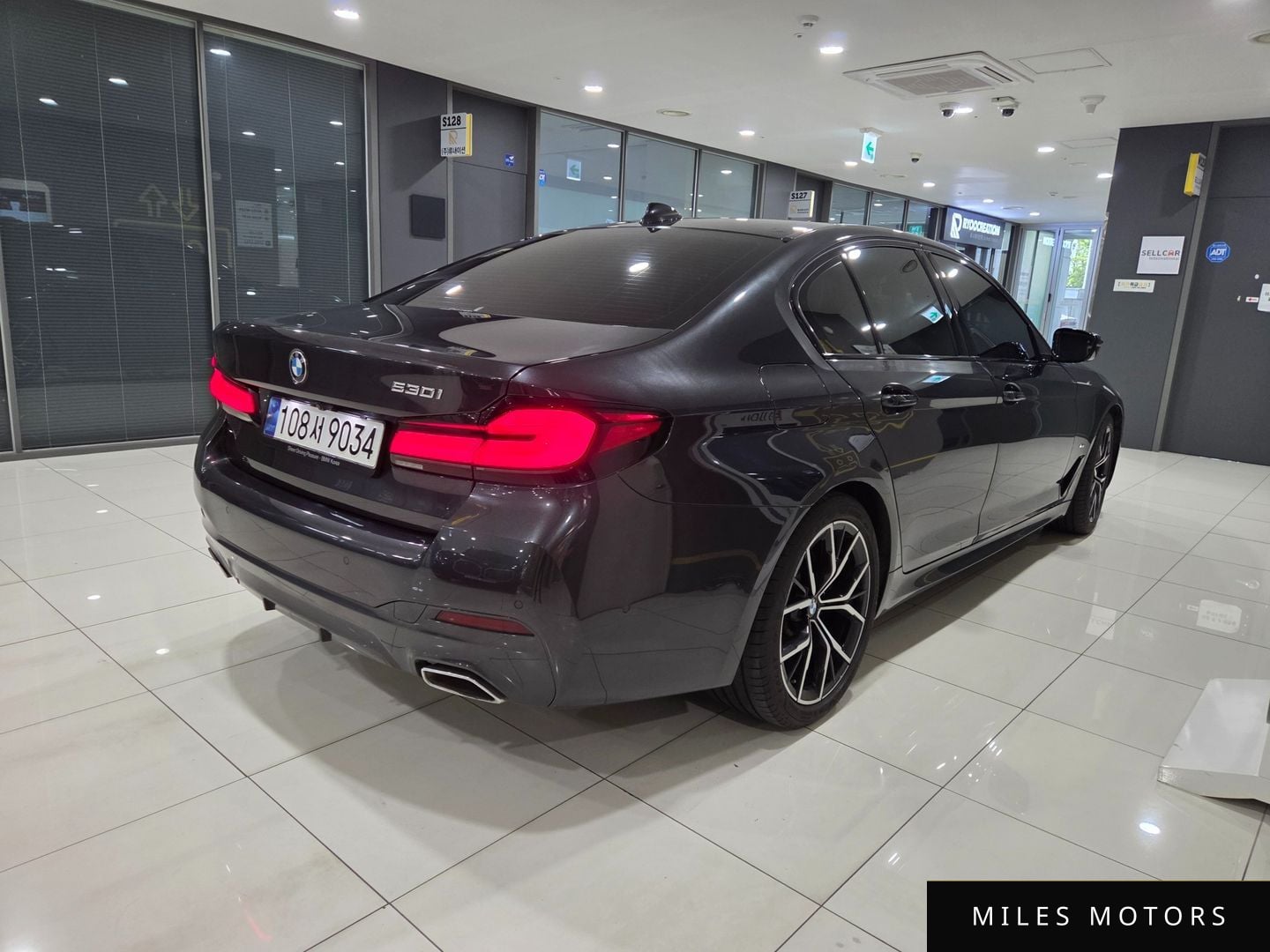 BMW 5 Series (G30) 2023 — миниатюра 2