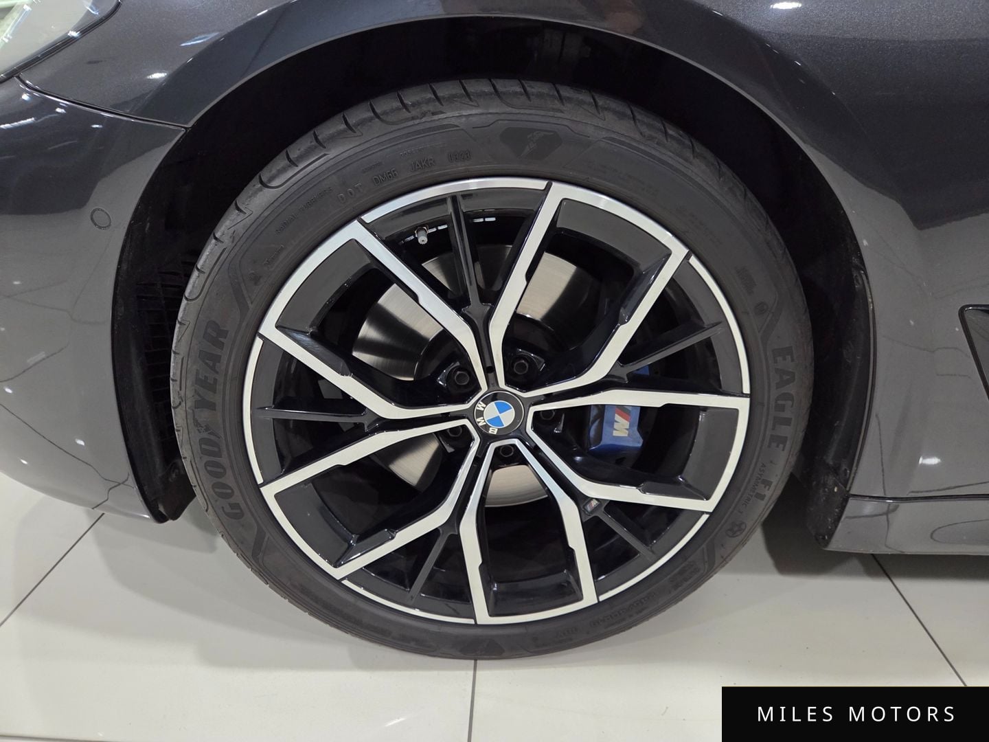 BMW 5 Series (G30) 2023 — миниатюра 5