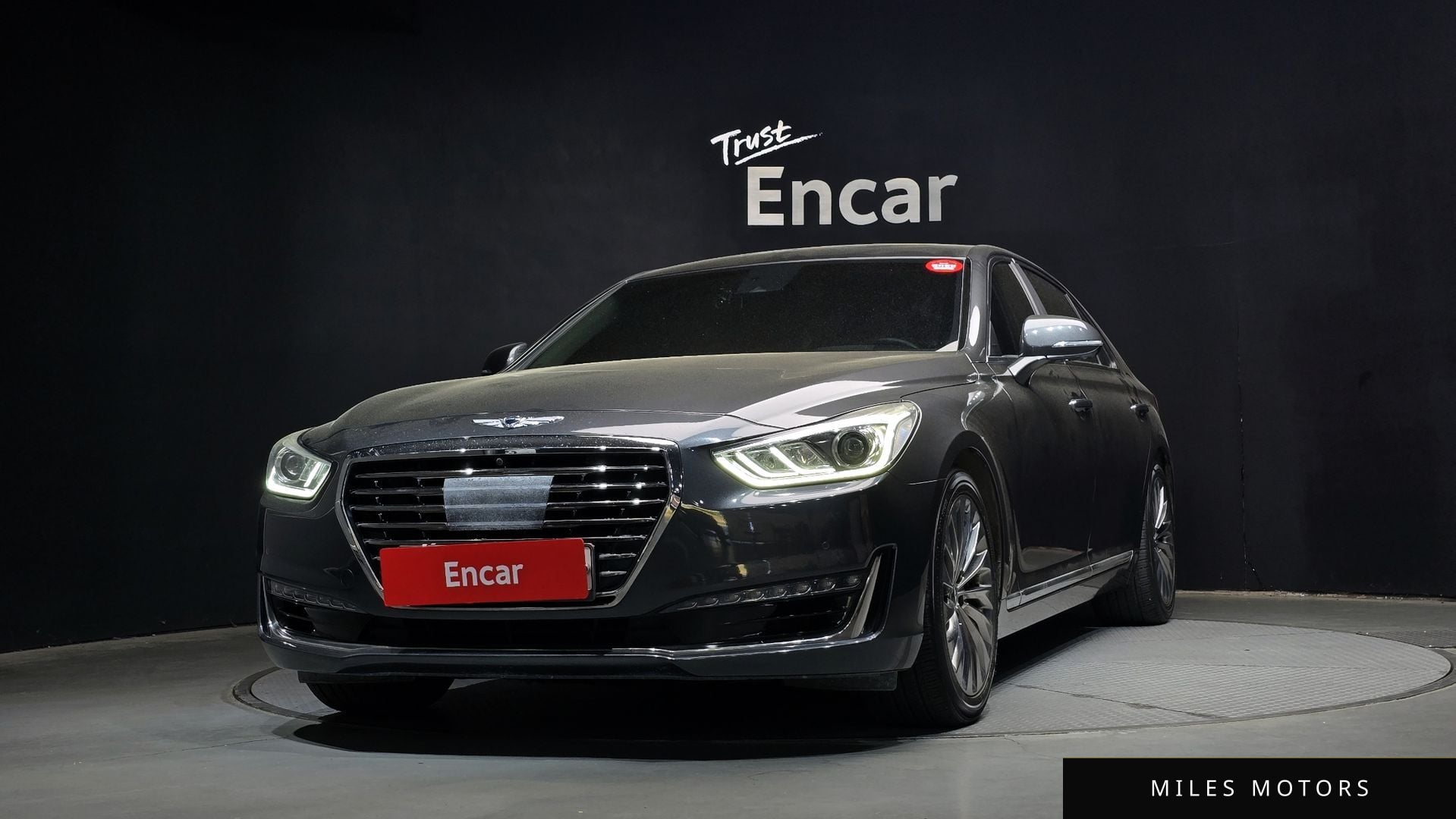Genesis EQ900 2018 — фото 1 из 12