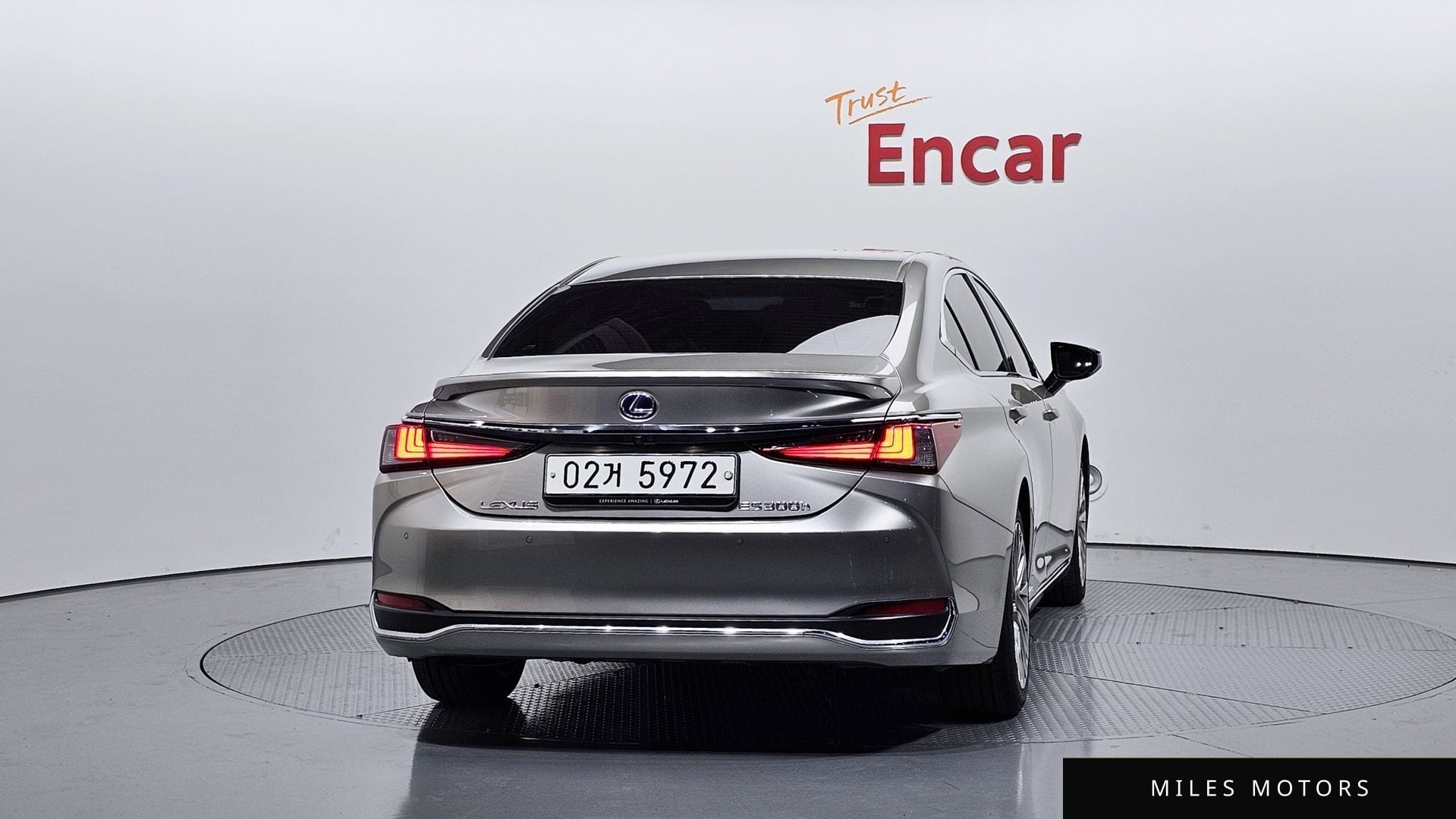 Лексус ES300h 2019 — миниатюра 4