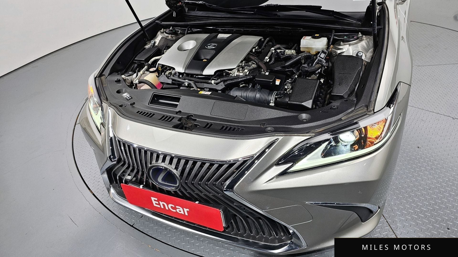 Лексус ES300h 2019 — миниатюра 6