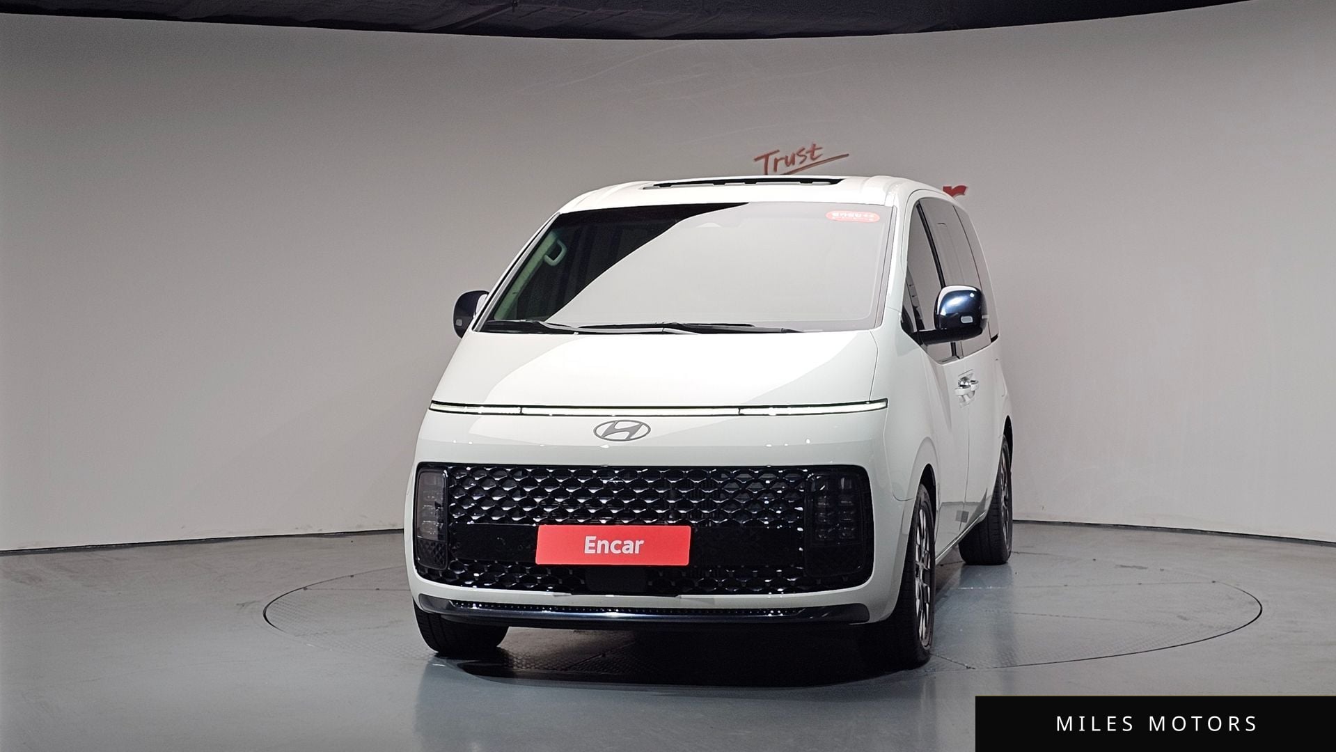 Hyundai Staria 2025 — миниатюра 2