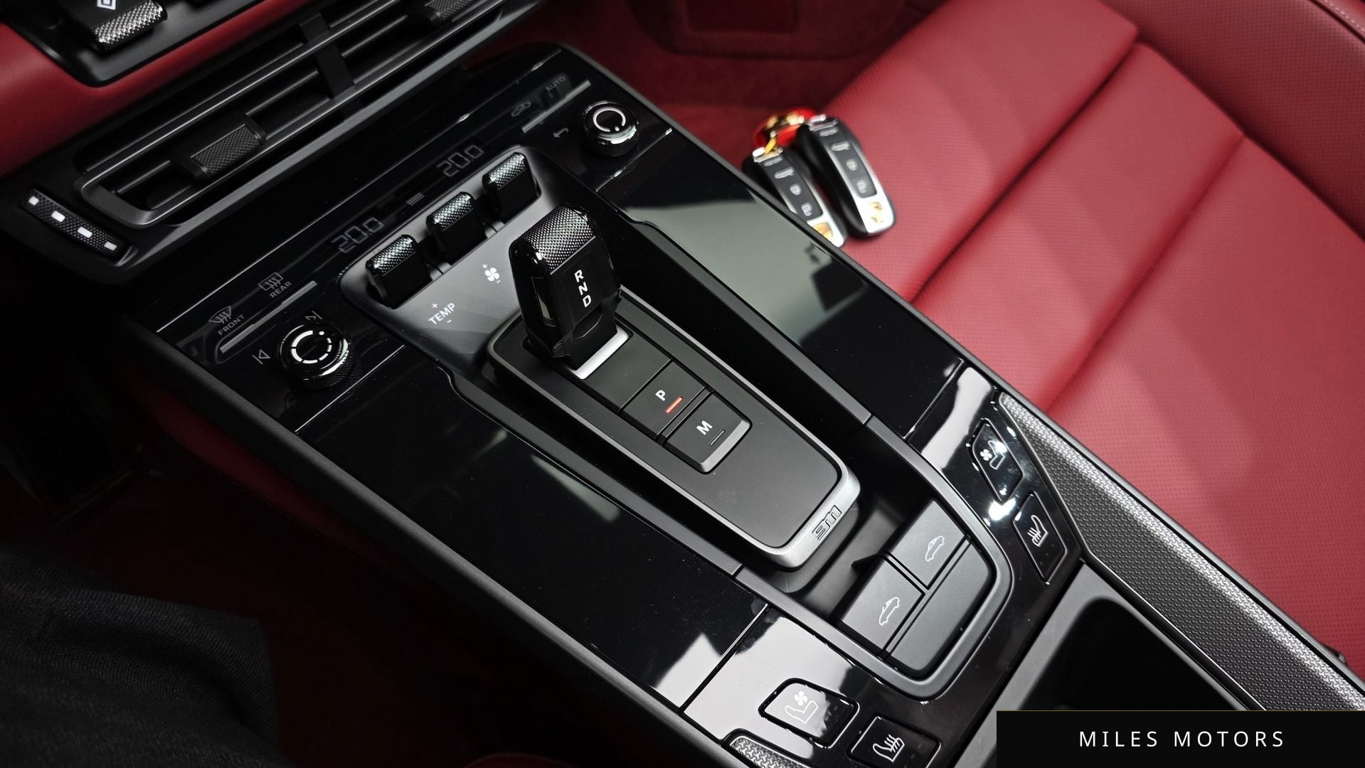 Porsche 911 (992) 2024 — миниатюра 9