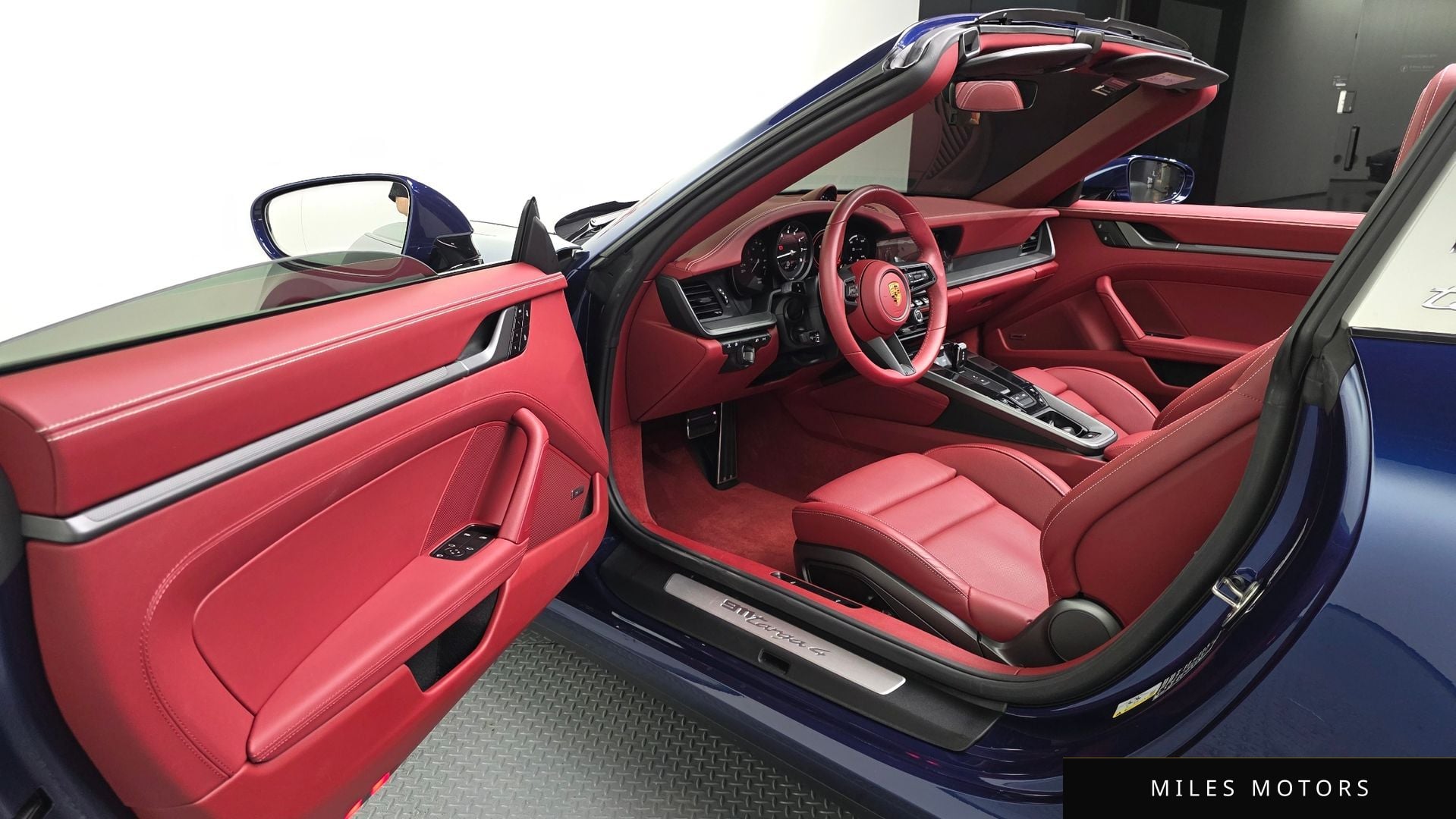 Porsche 911 (992) 2024 — миниатюра 10