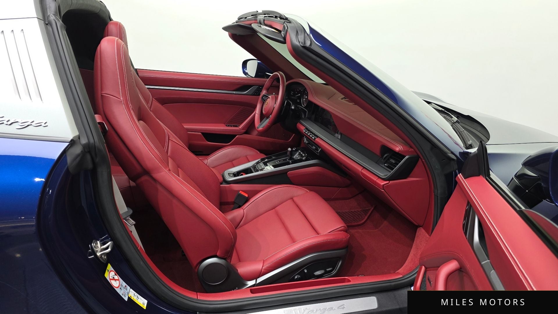 Porsche 911 (992) 2024 — миниатюра 11