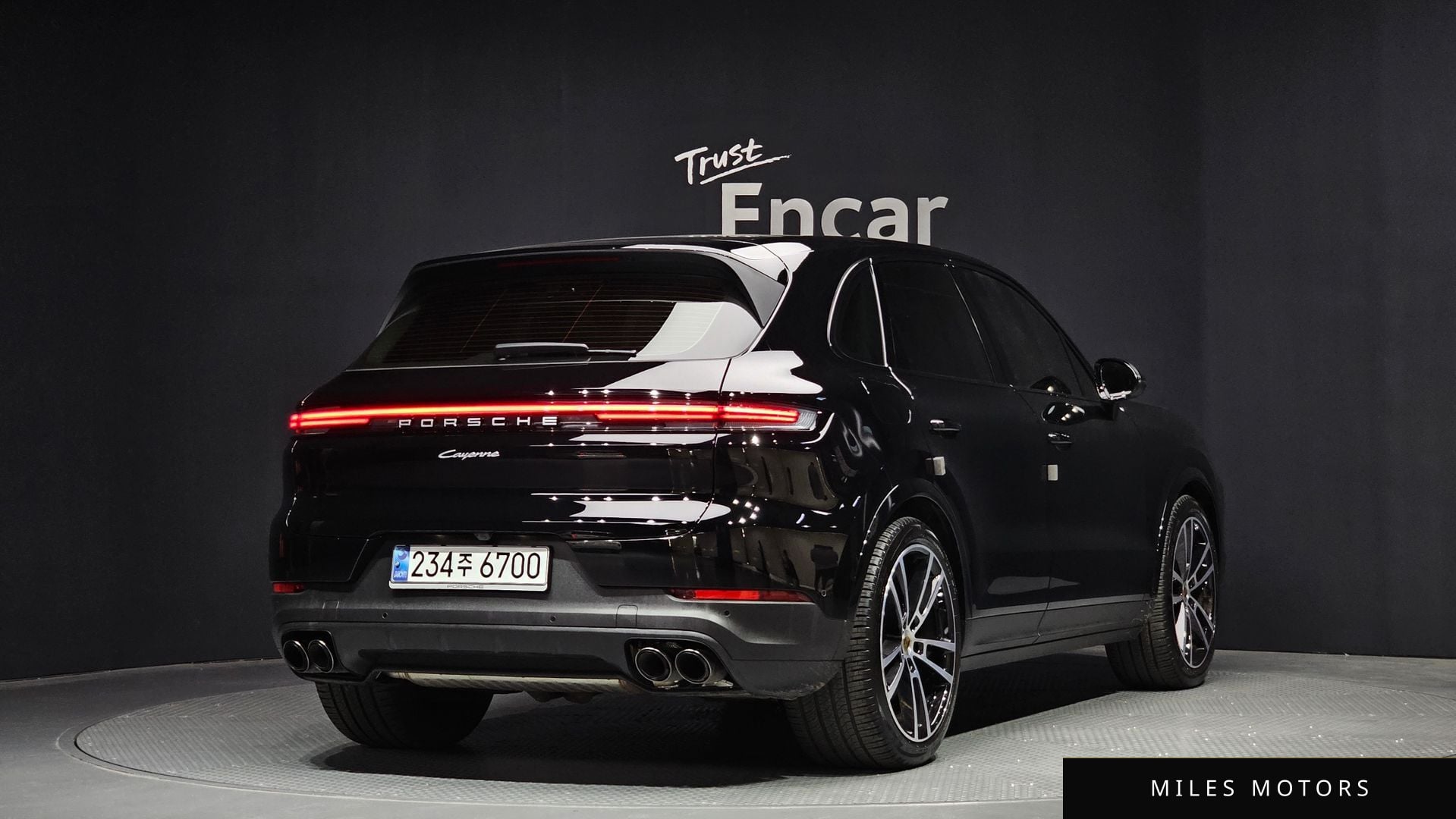 Porsche Cayenne 2024 — миниатюра 2