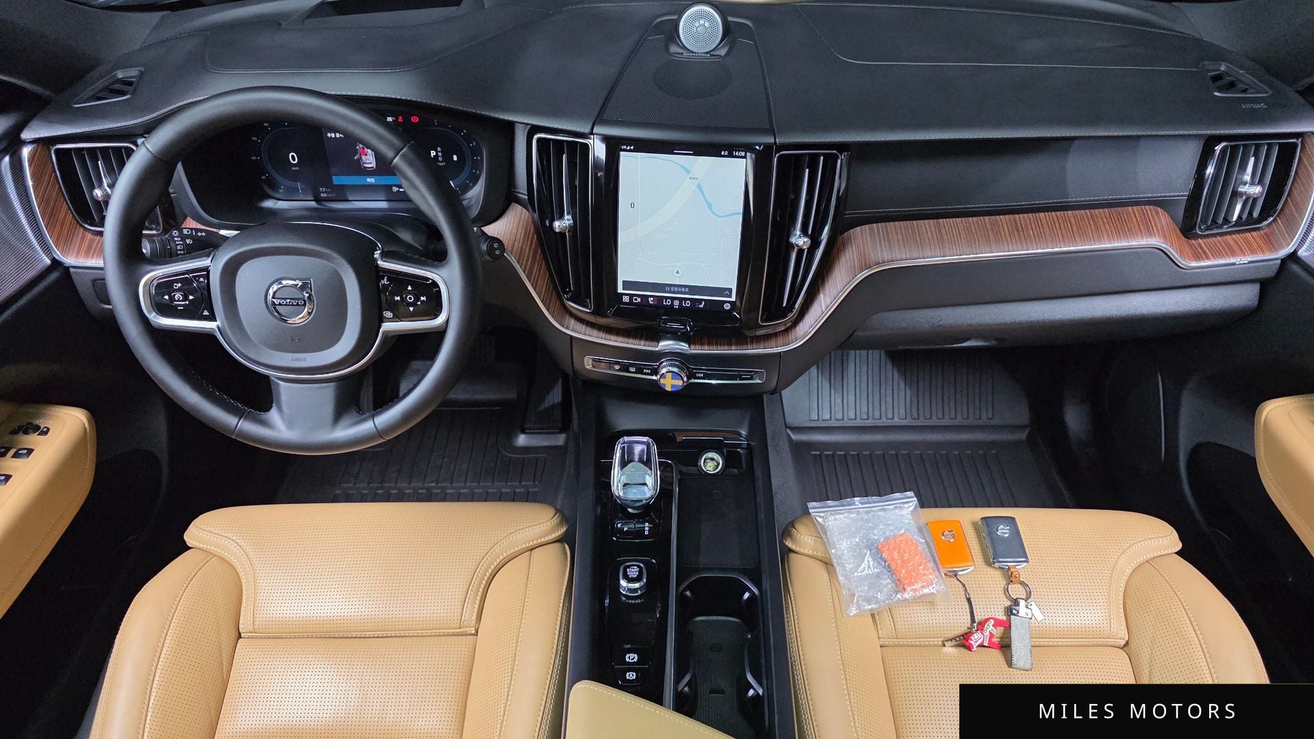 Volvo XC60 2023 — миниатюра 10