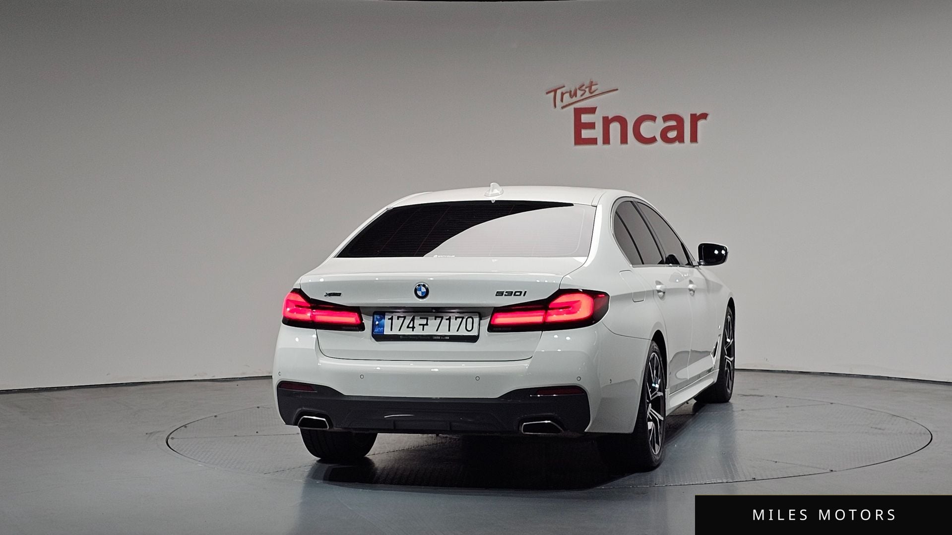 BMW 5 Series (G30) 2022 — миниатюра 3