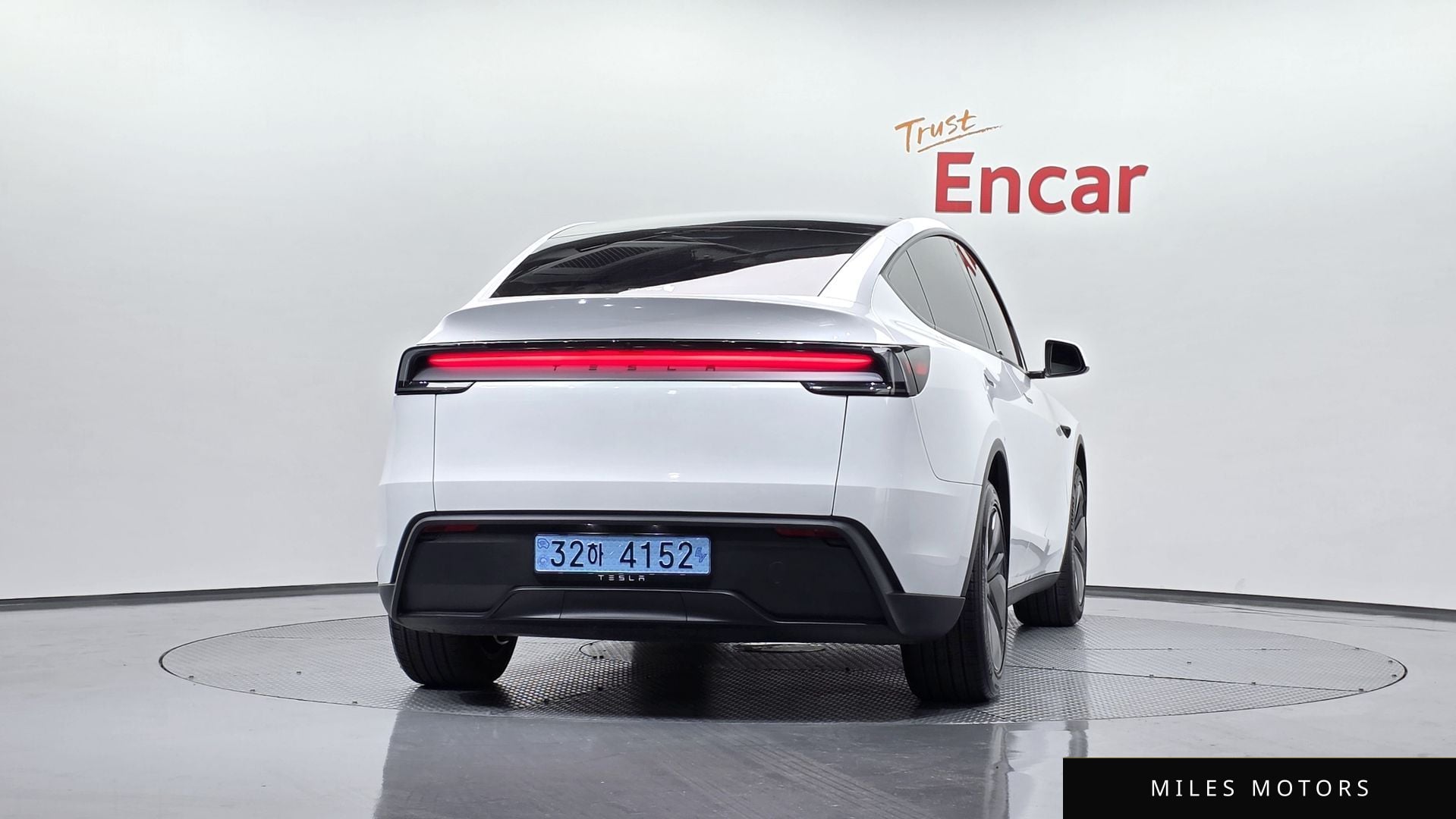 Tesla Model Y 2025 — миниатюра 3