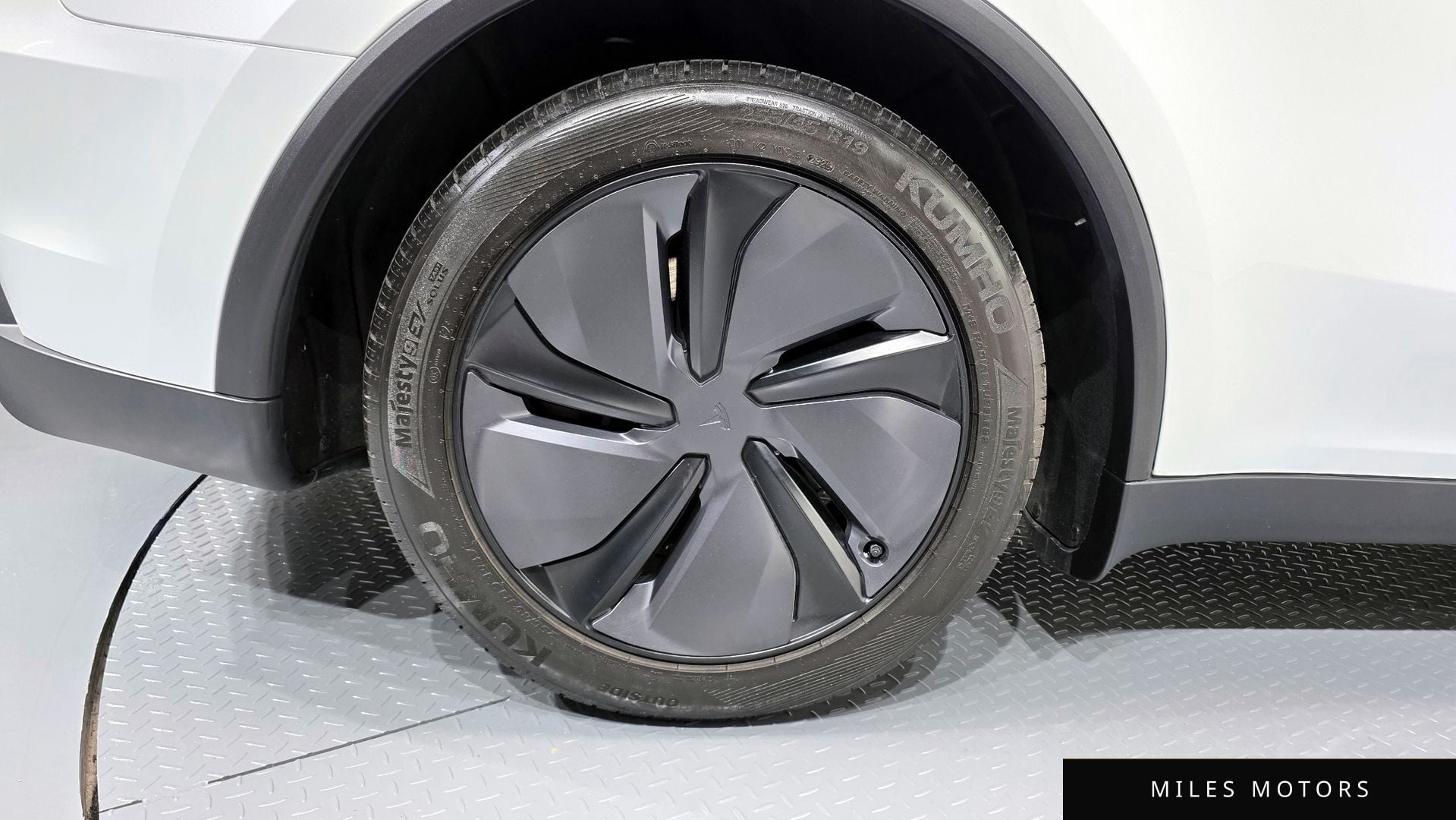 Tesla Model Y 2025 — миниатюра 4