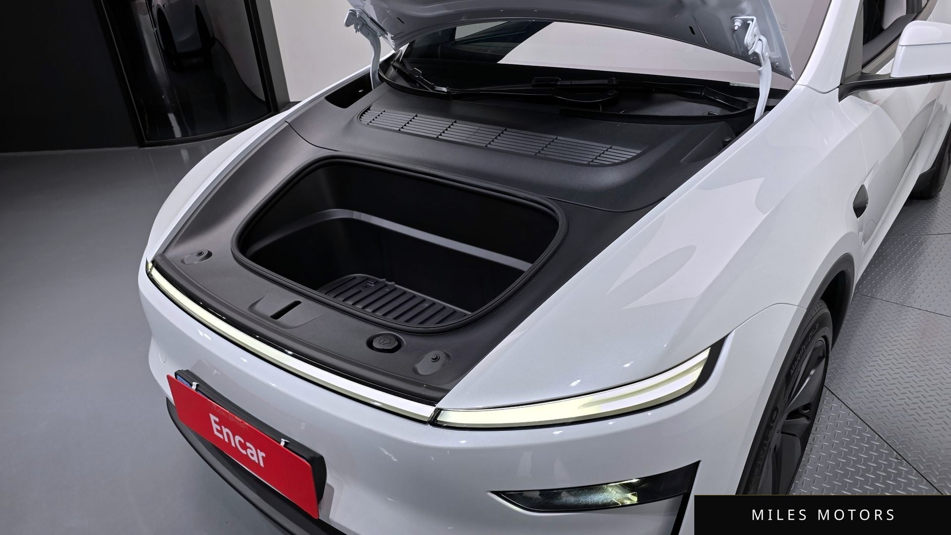 Tesla Model Y 2025 — миниатюра 5