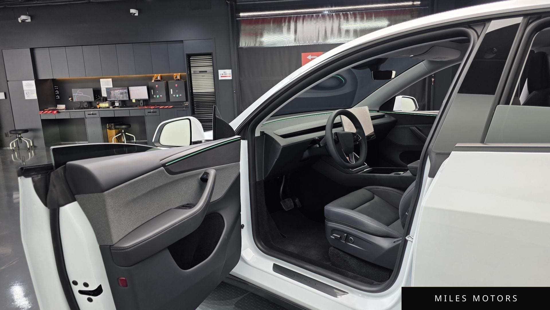 Tesla Model Y 2025 — миниатюра 12