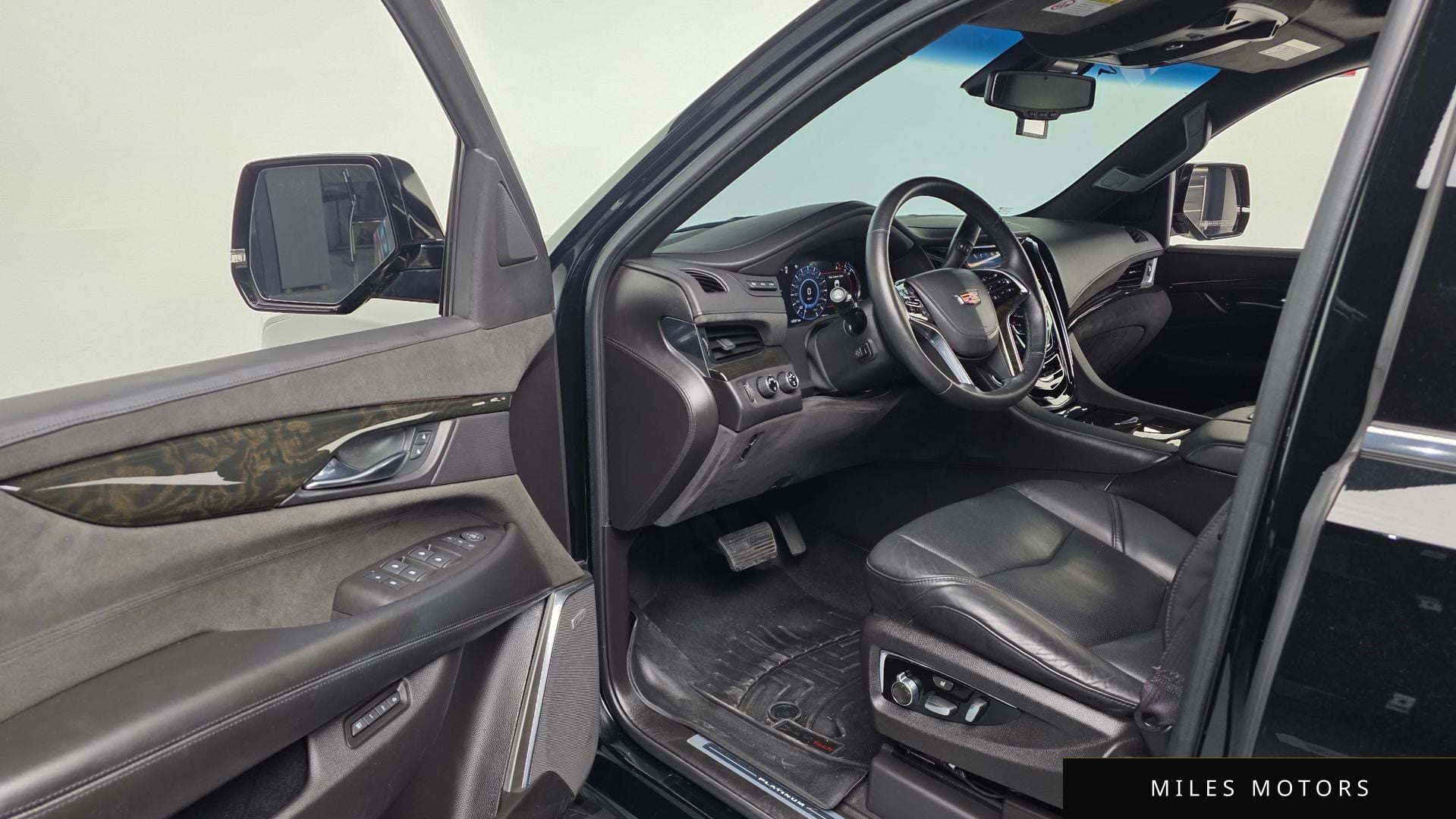 Cadillac Escalade 2016 — миниатюра 10