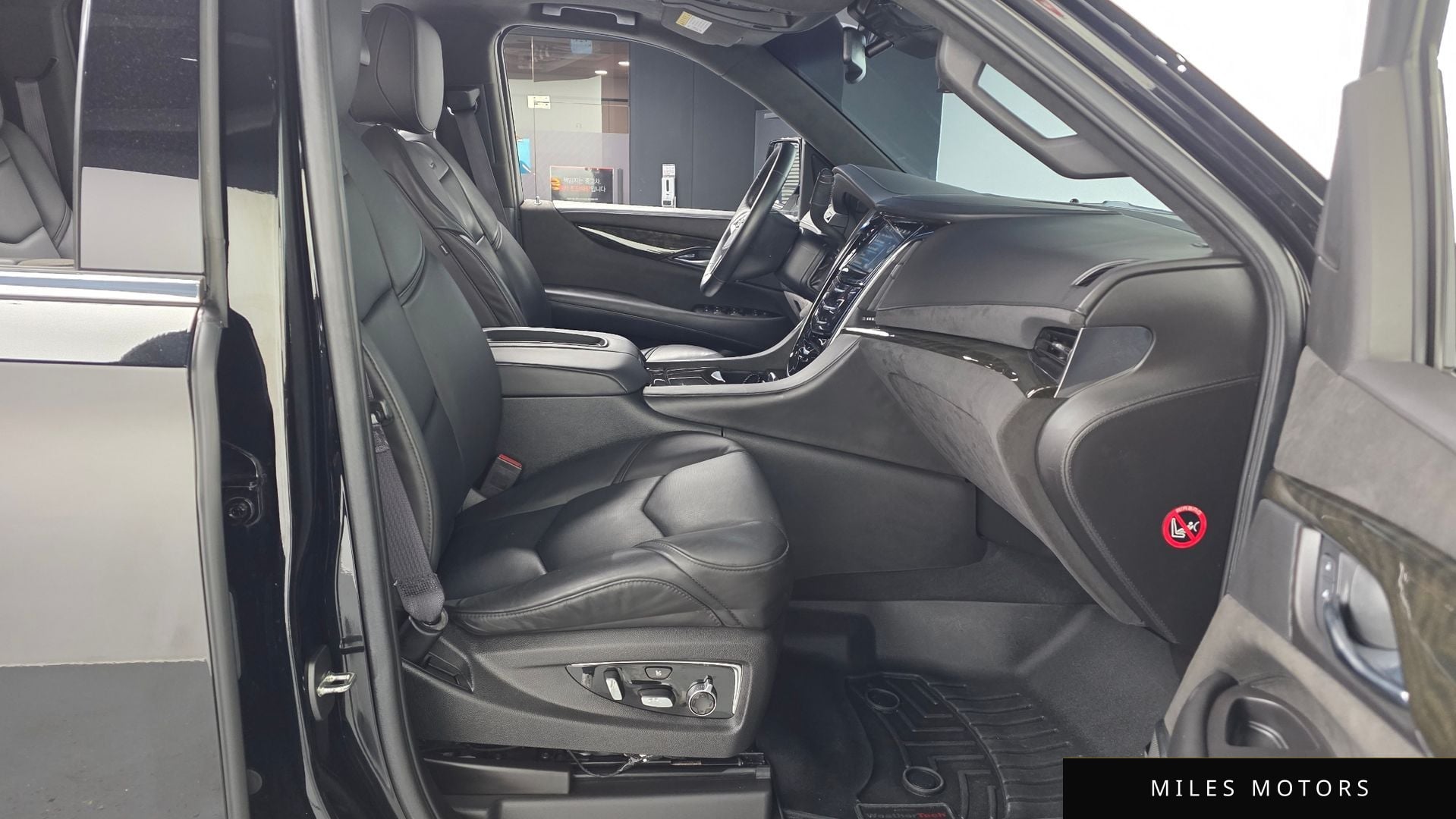 Cadillac Escalade 2016 — миниатюра 12
