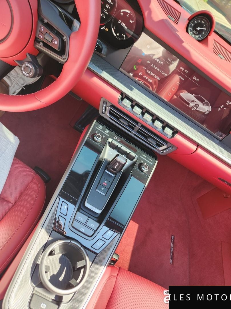 Porsche 911 (992) 2024 — миниатюра 12