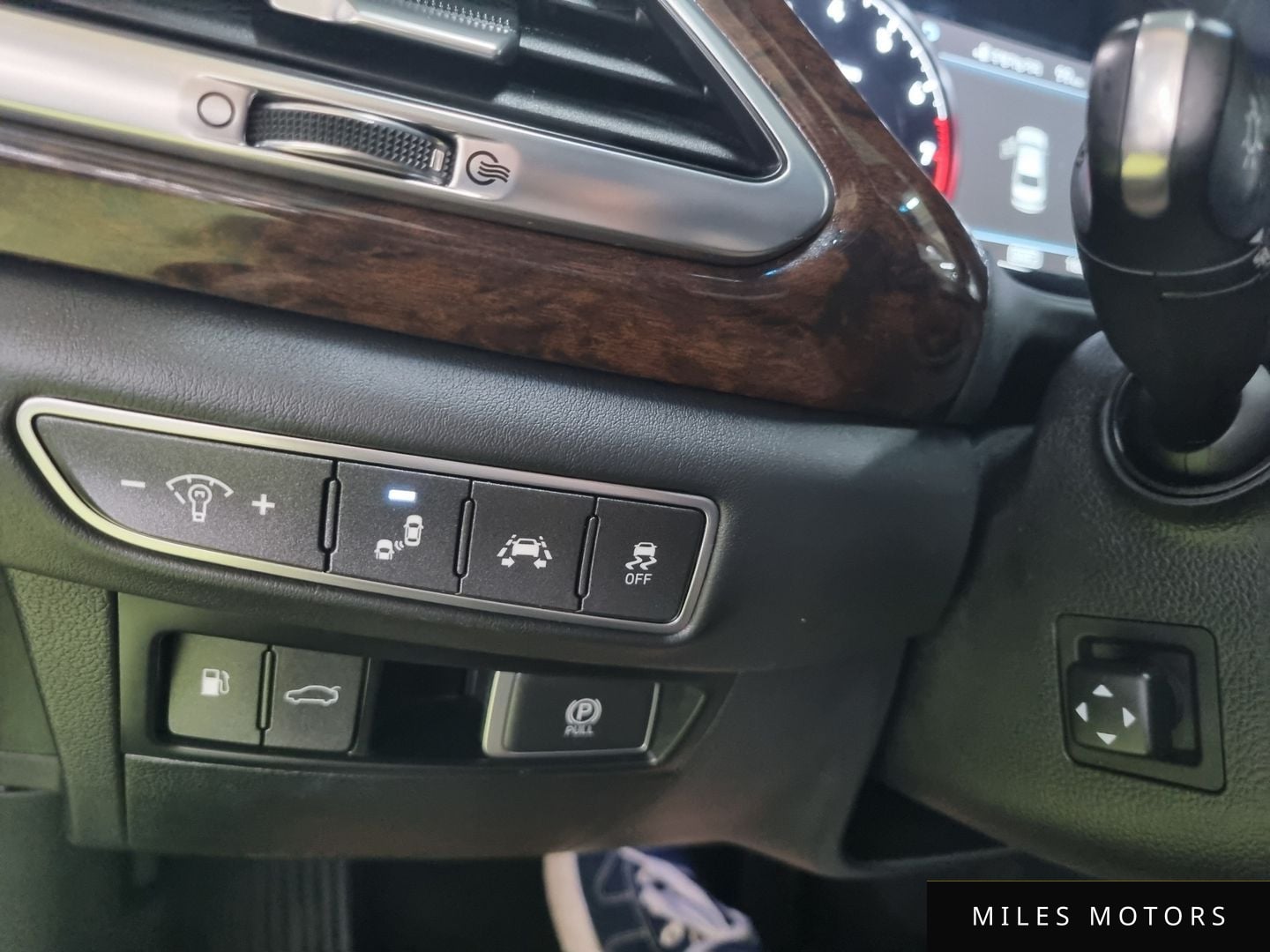 Genesis EQ900 2016 — миниатюра 12