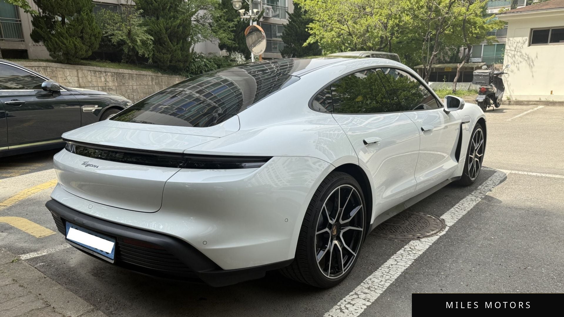 Porsche Taycan 2025 — миниатюра 2
