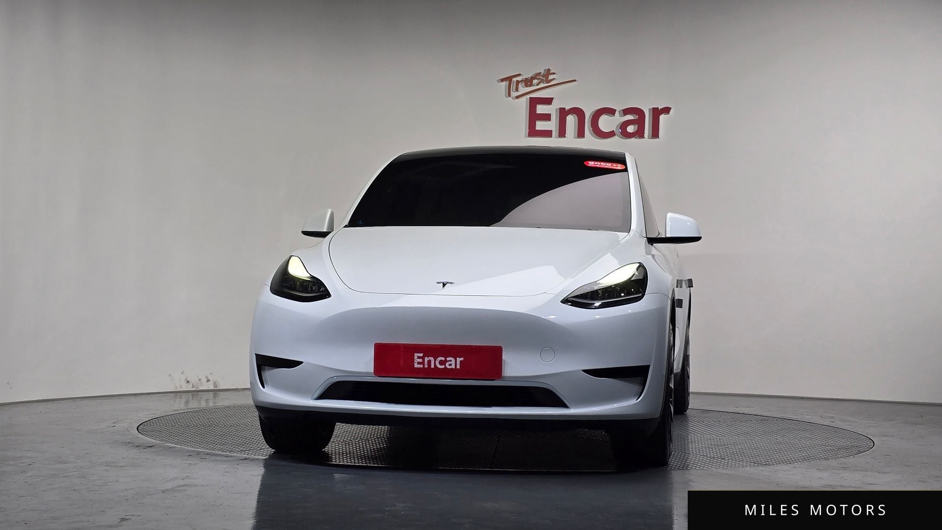 Tesla Model Y 2024 — миниатюра 2