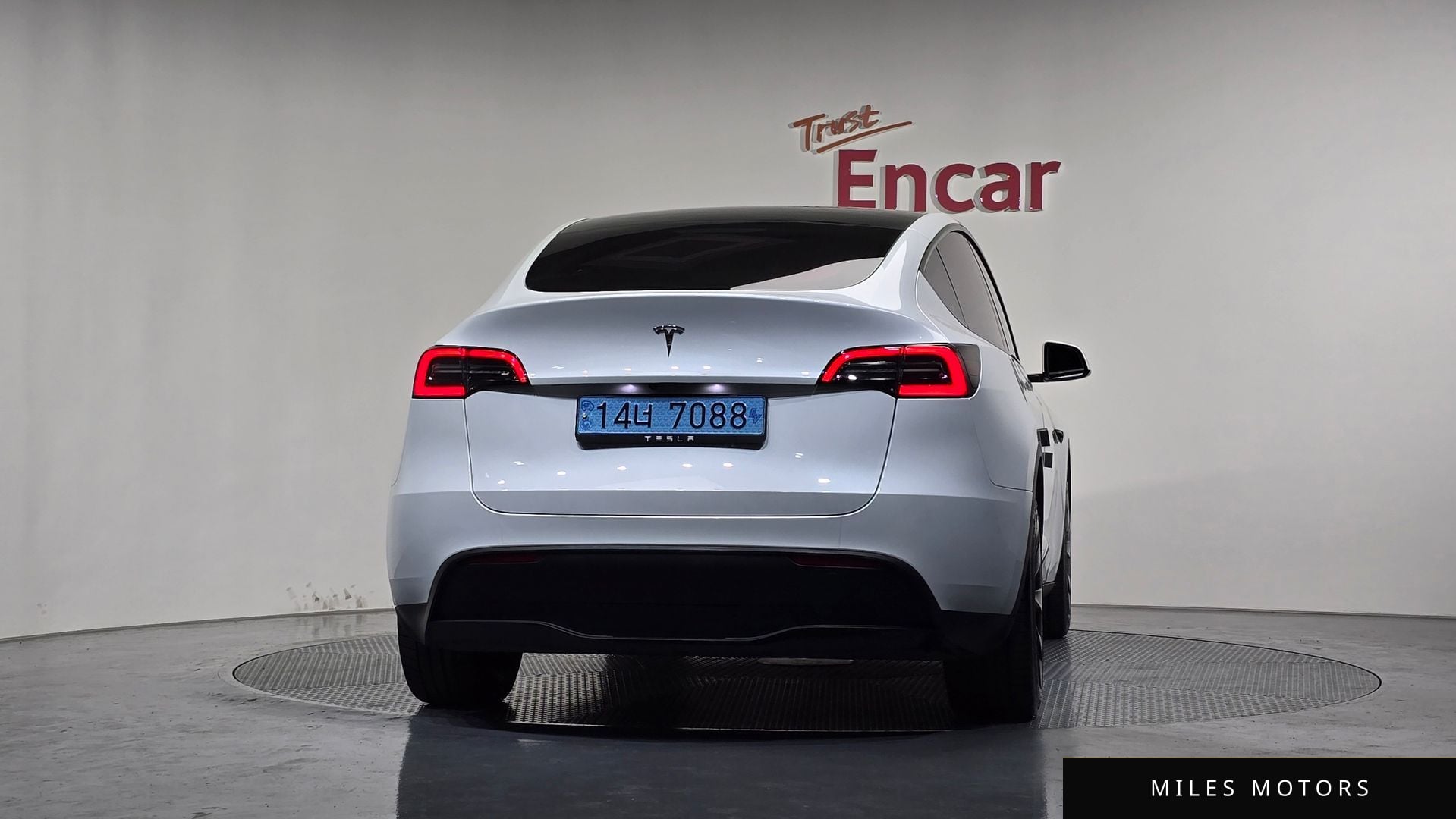 Tesla Model Y 2024 — миниатюра 3