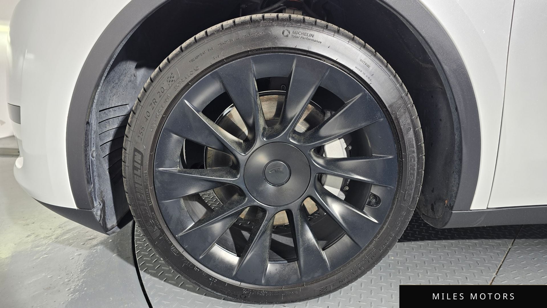 Tesla Model Y 2024 — миниатюра 4