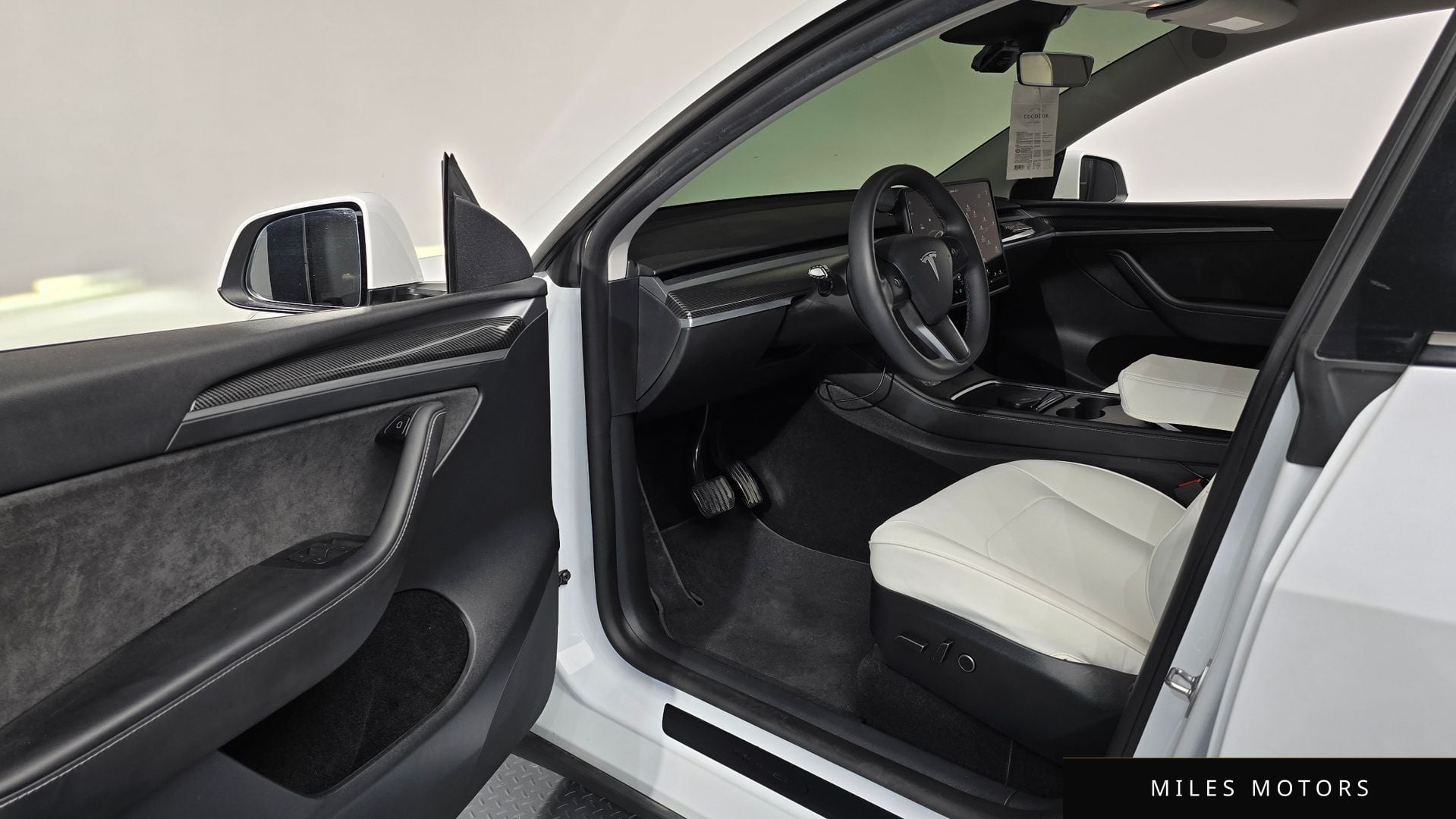 Tesla Model Y 2024 — миниатюра 12