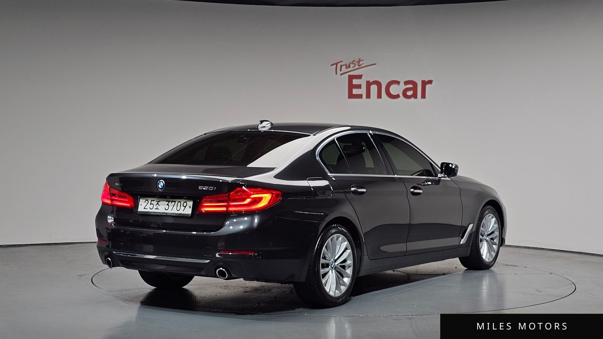 BMW 5 Series (G30) 2018 — фото 1 из 12