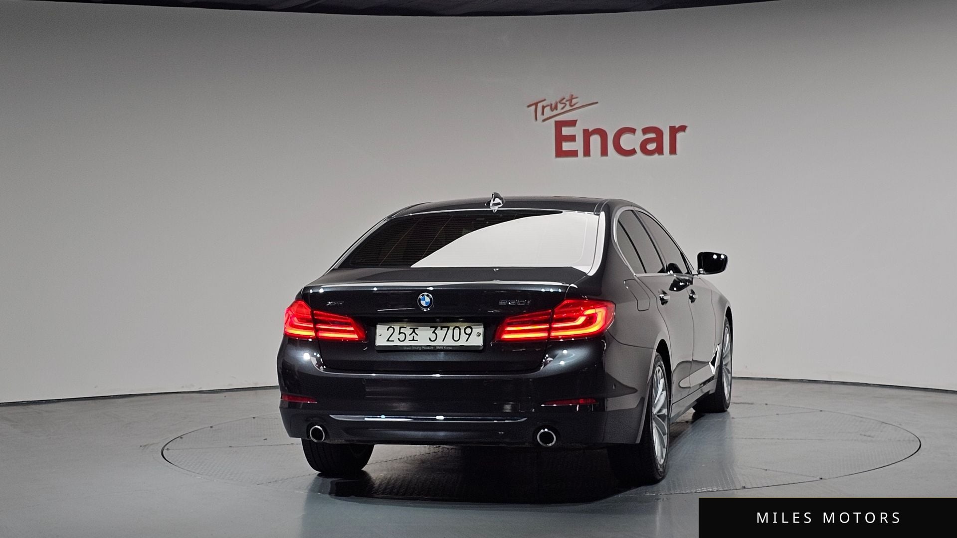 BMW 5 Series (G30) 2018 — миниатюра 3