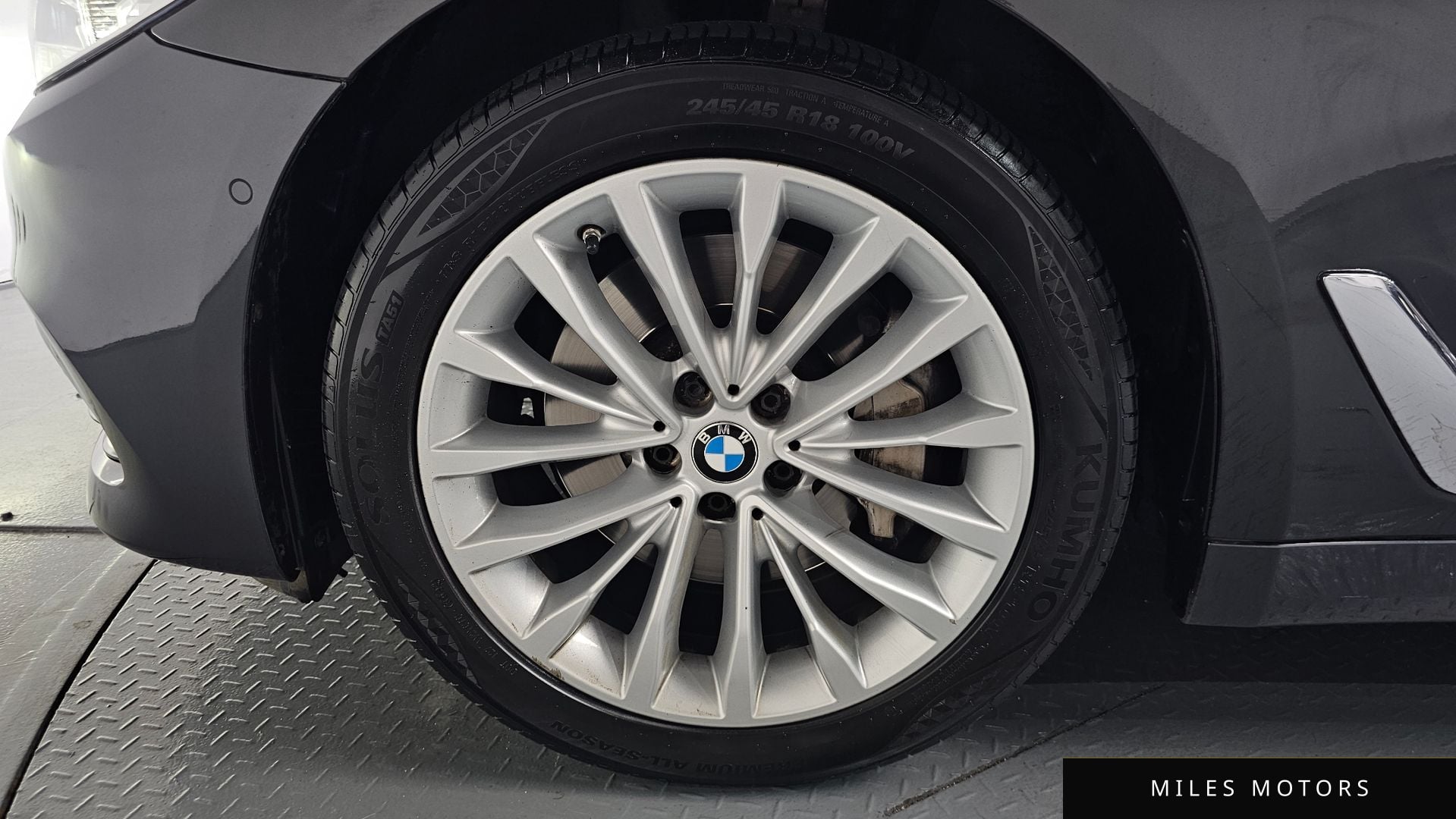 BMW 5 Series (G30) 2018 — миниатюра 4