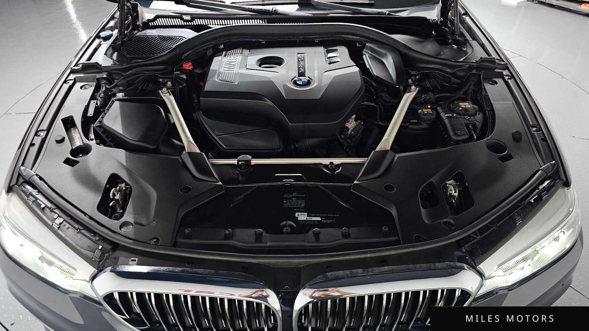BMW 5 Series (G30) 2018 — миниатюра 5