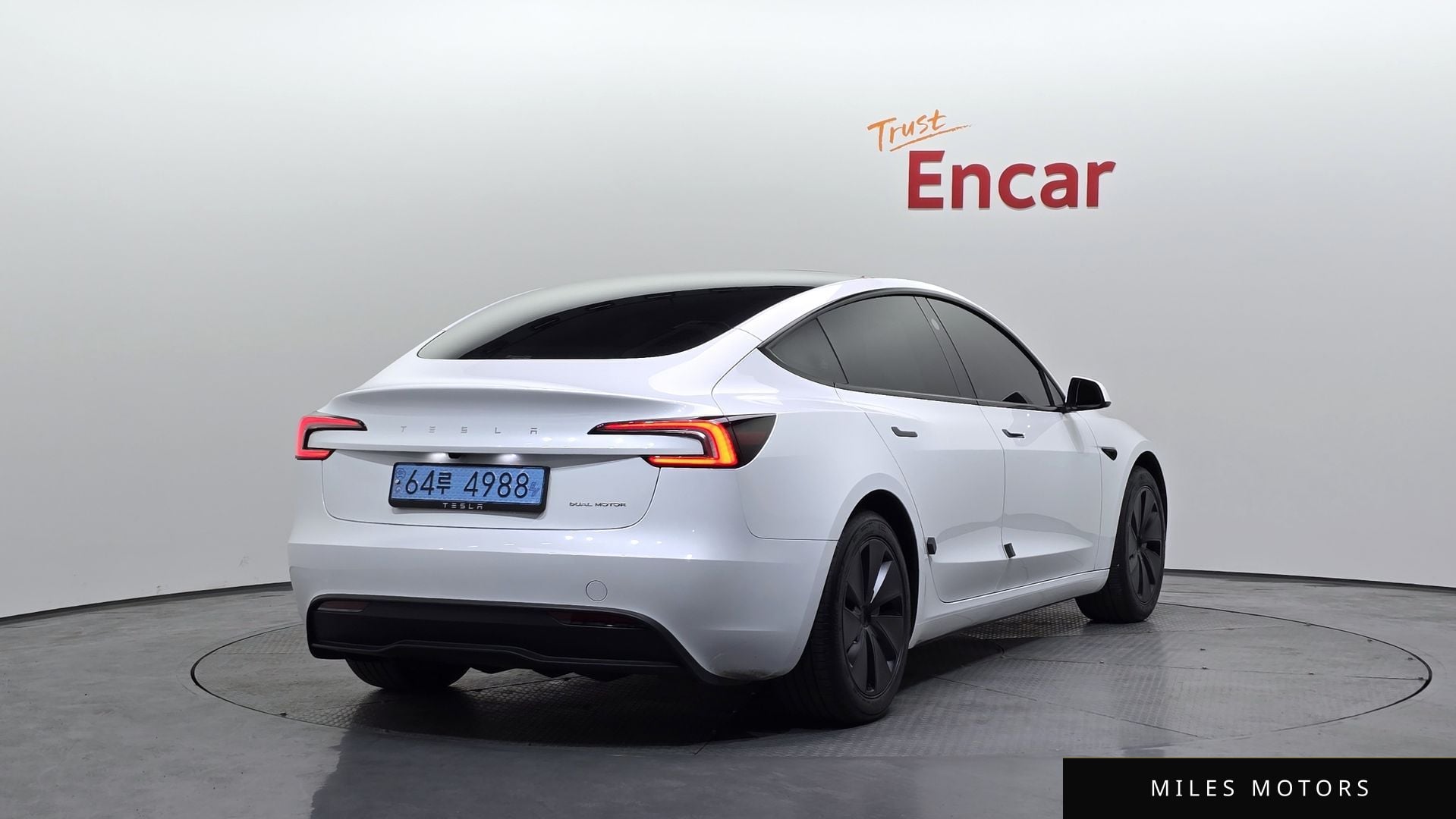 Tesla Model 3 2024 — миниатюра 2