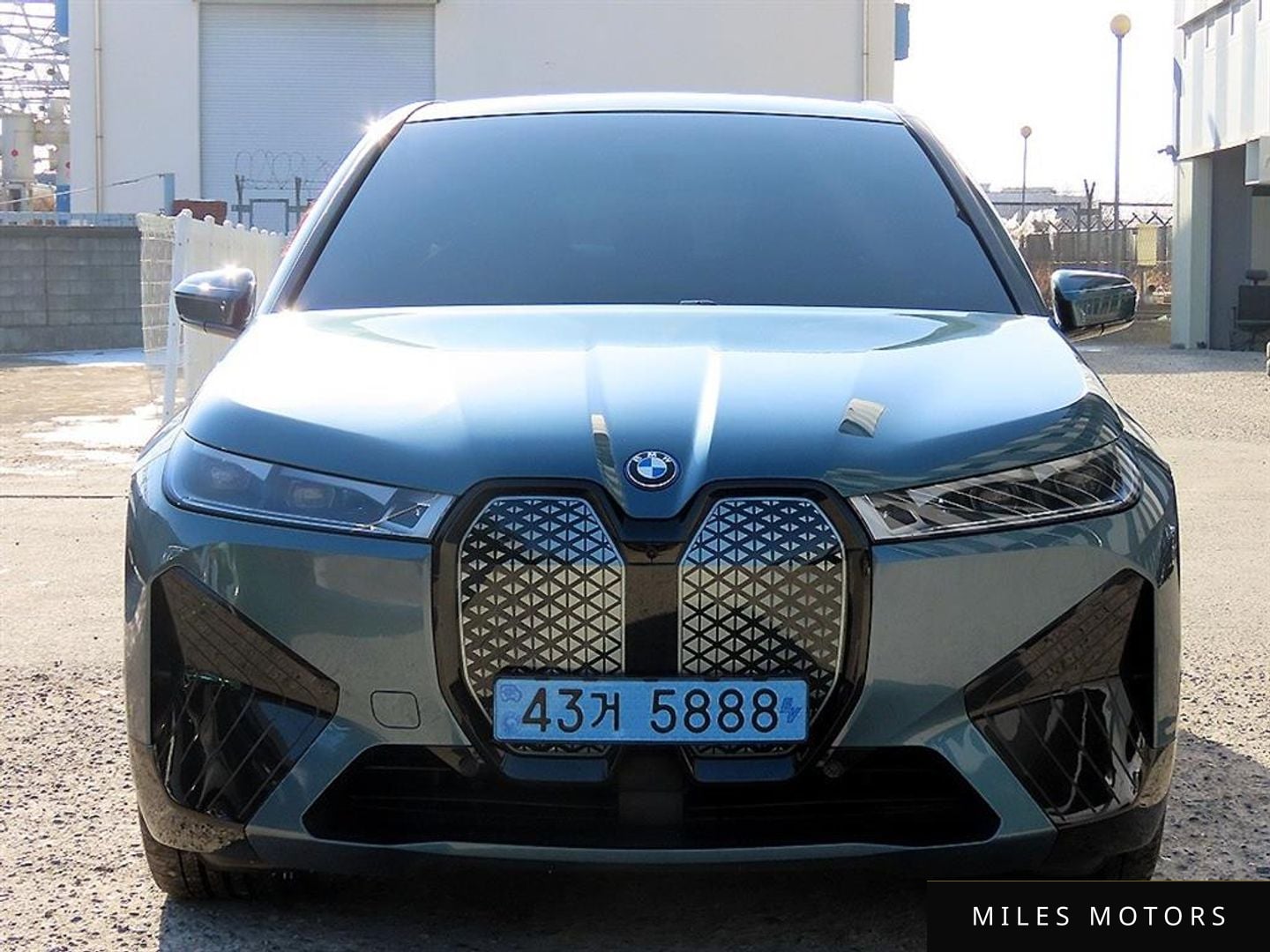 BMW iX 2022 — фото 1 из 12