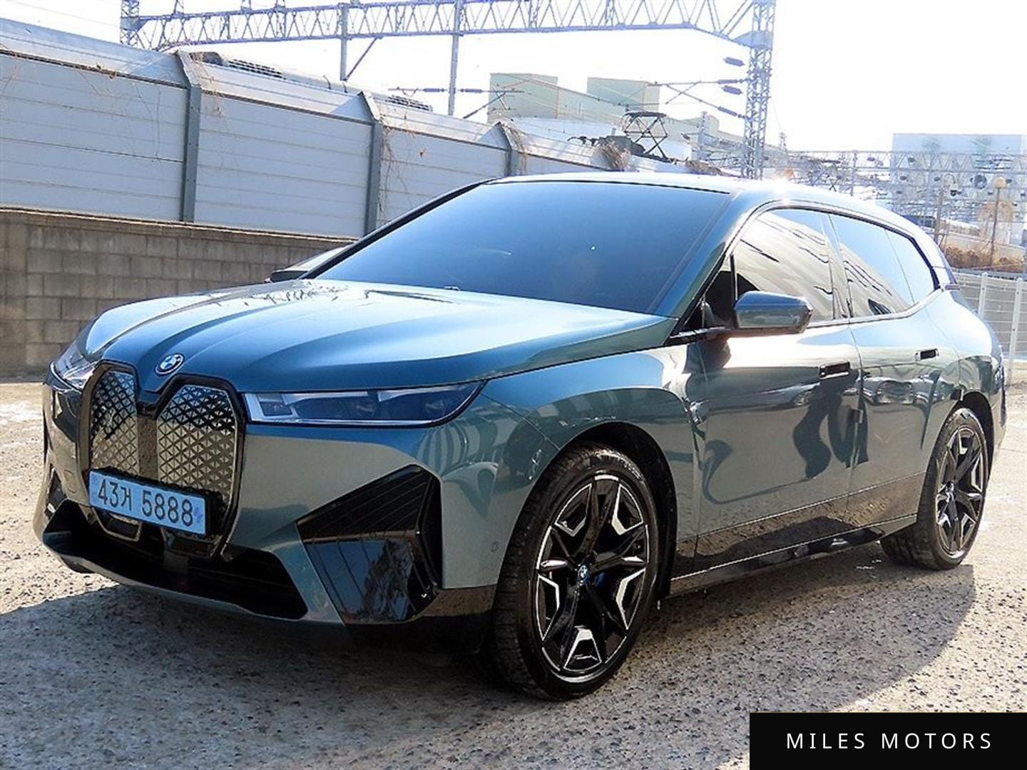 BMW iX 2022 — миниатюра 2
