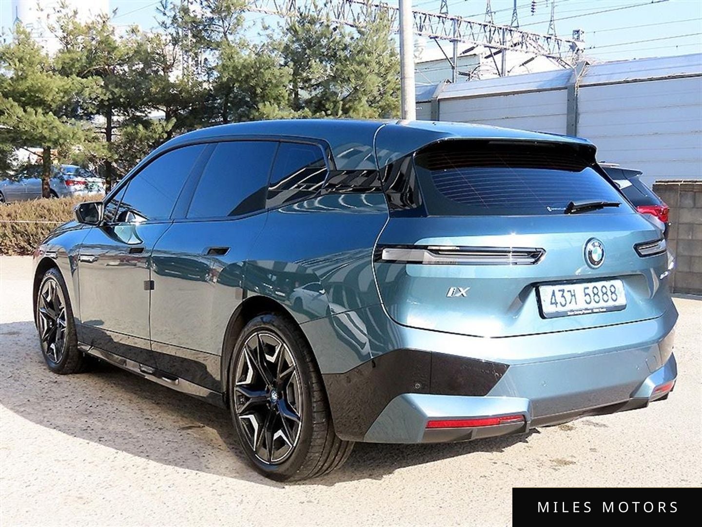 BMW iX 2022 — миниатюра 3