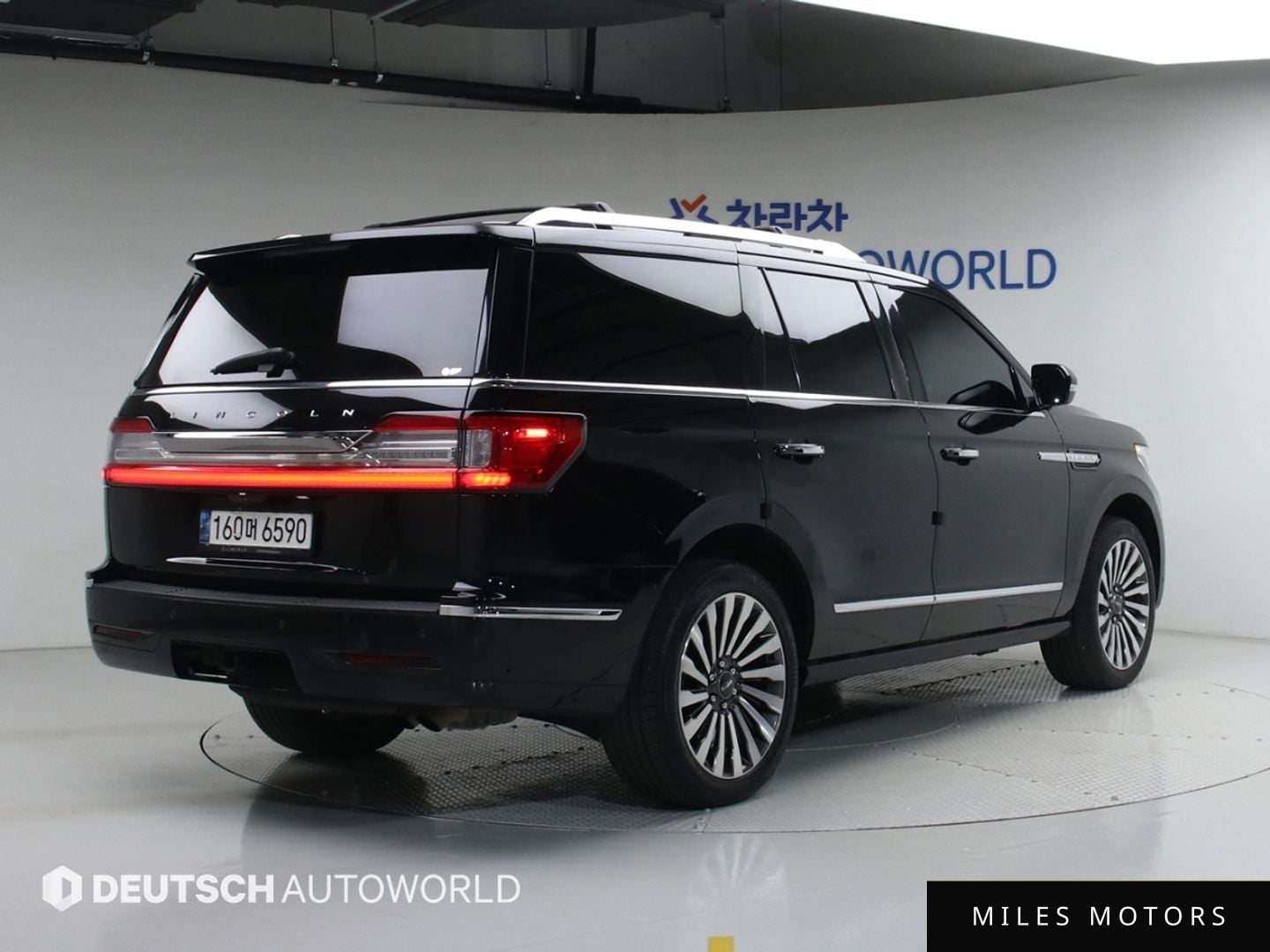 Lincoln Navigator 2021 — миниатюра 2