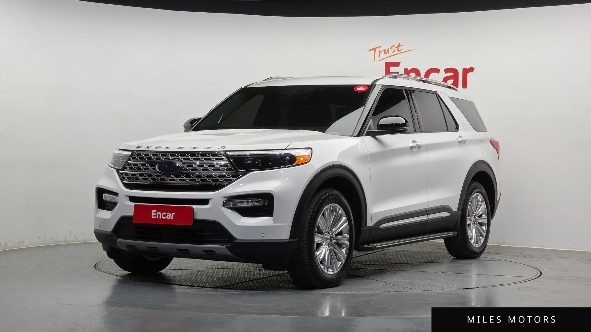 Ford Explorer 2023 — фото 1 из 12