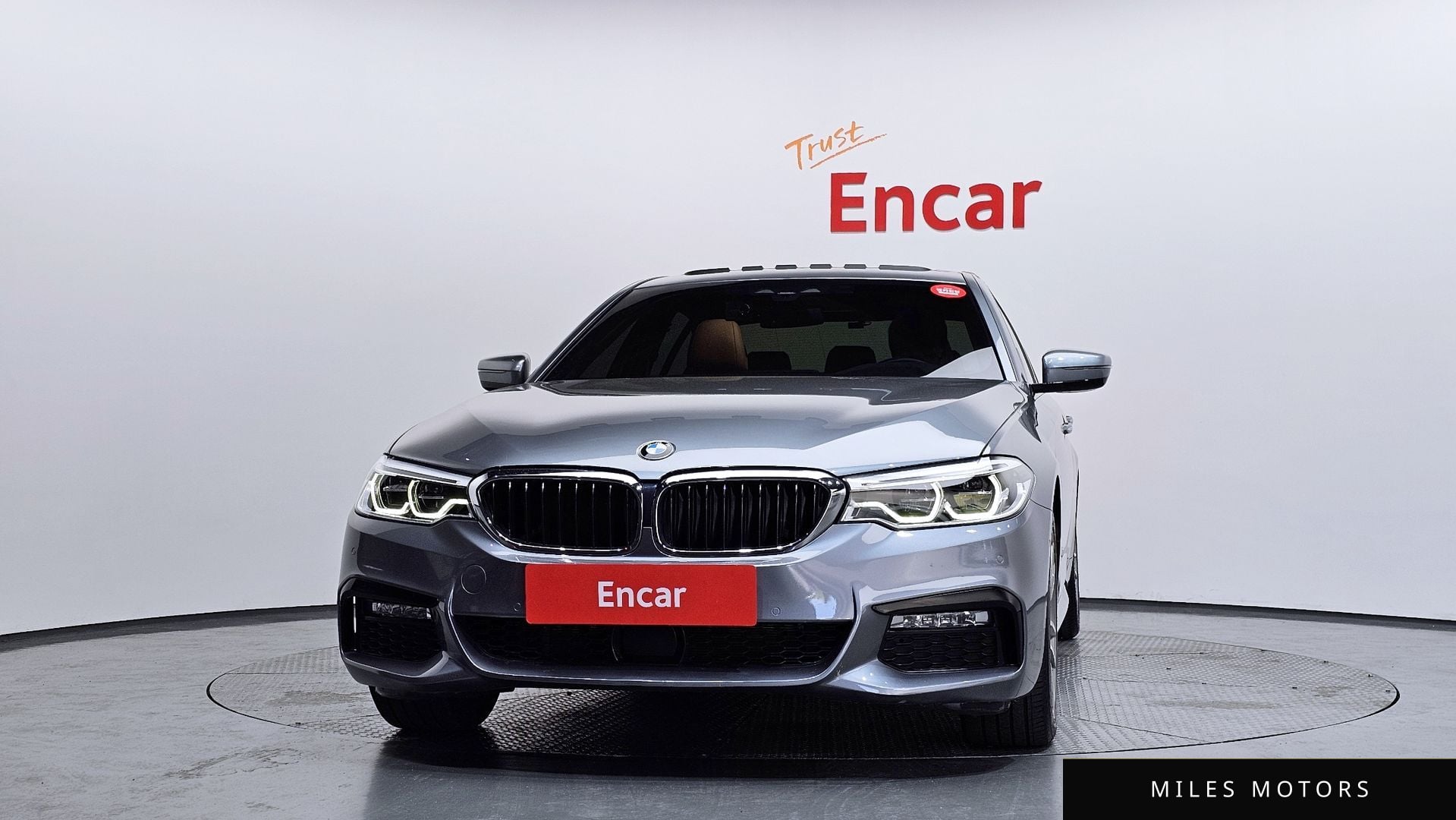 BMW 5 Series (G30) 2017 — миниатюра 3