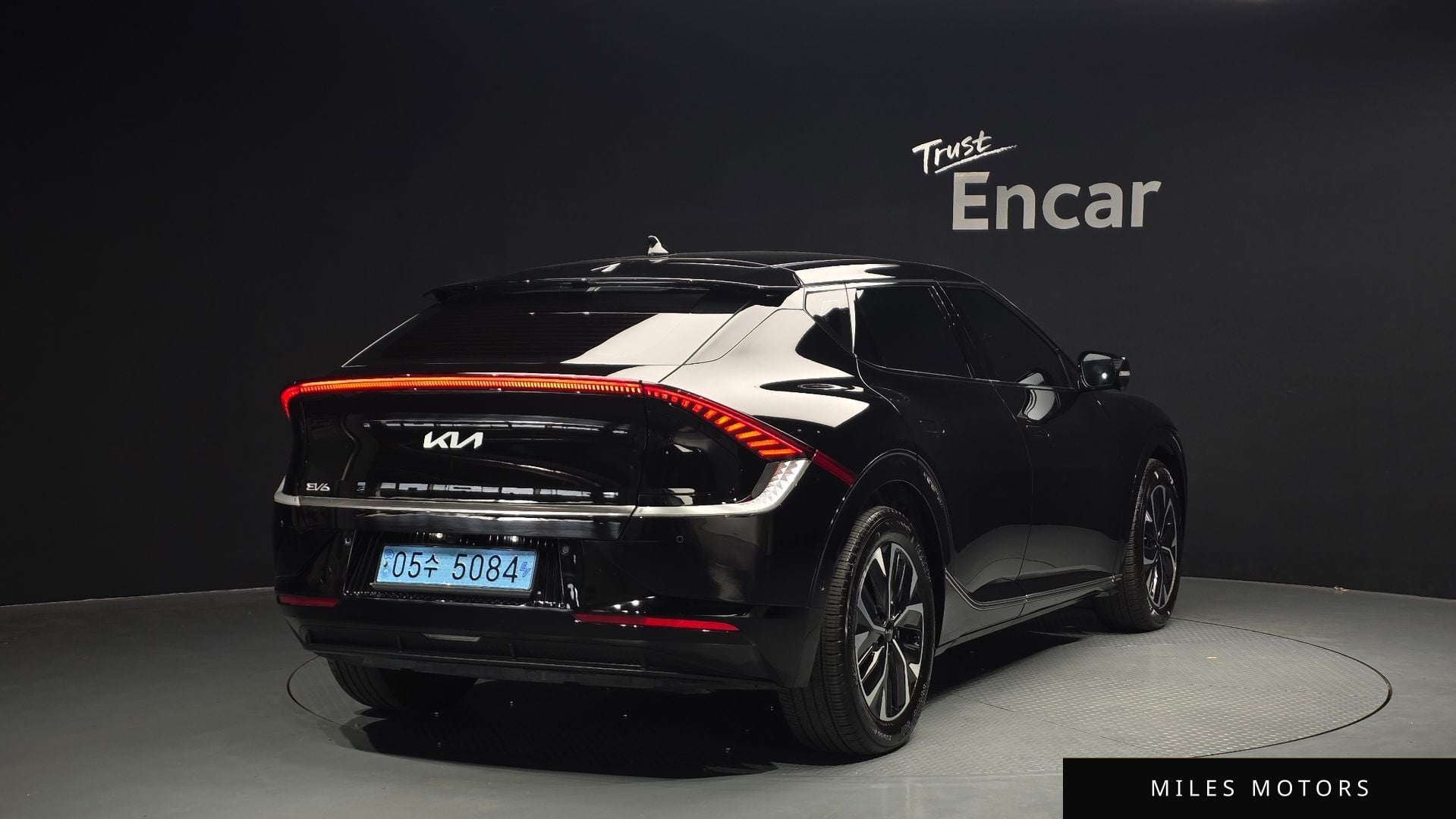 Kia EV6 2023 — миниатюра 2