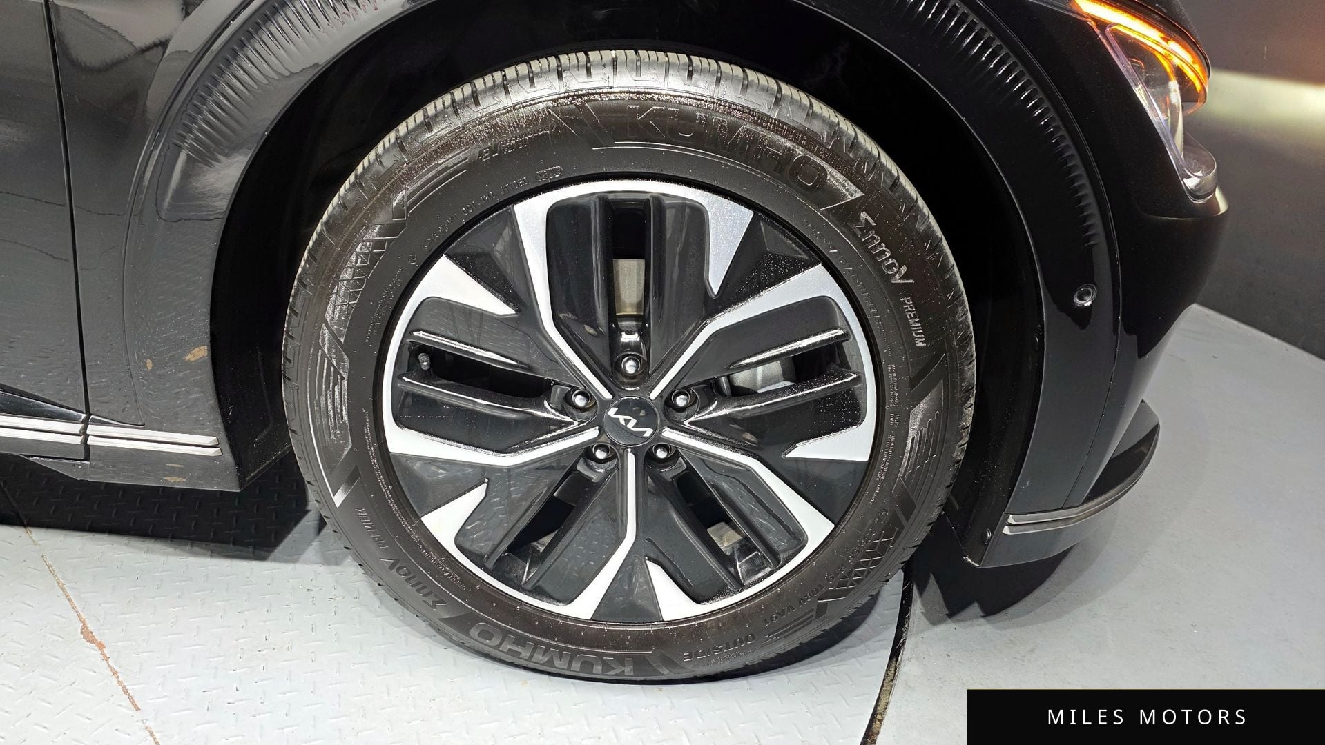 Kia EV6 2023 — миниатюра 7