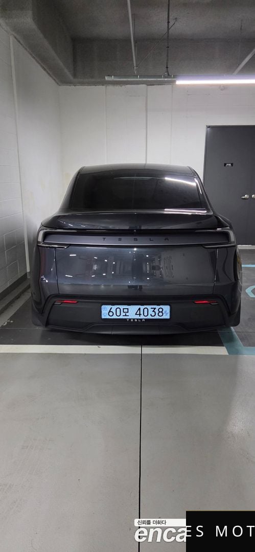 Tesla Model Y 2025 — миниатюра 2