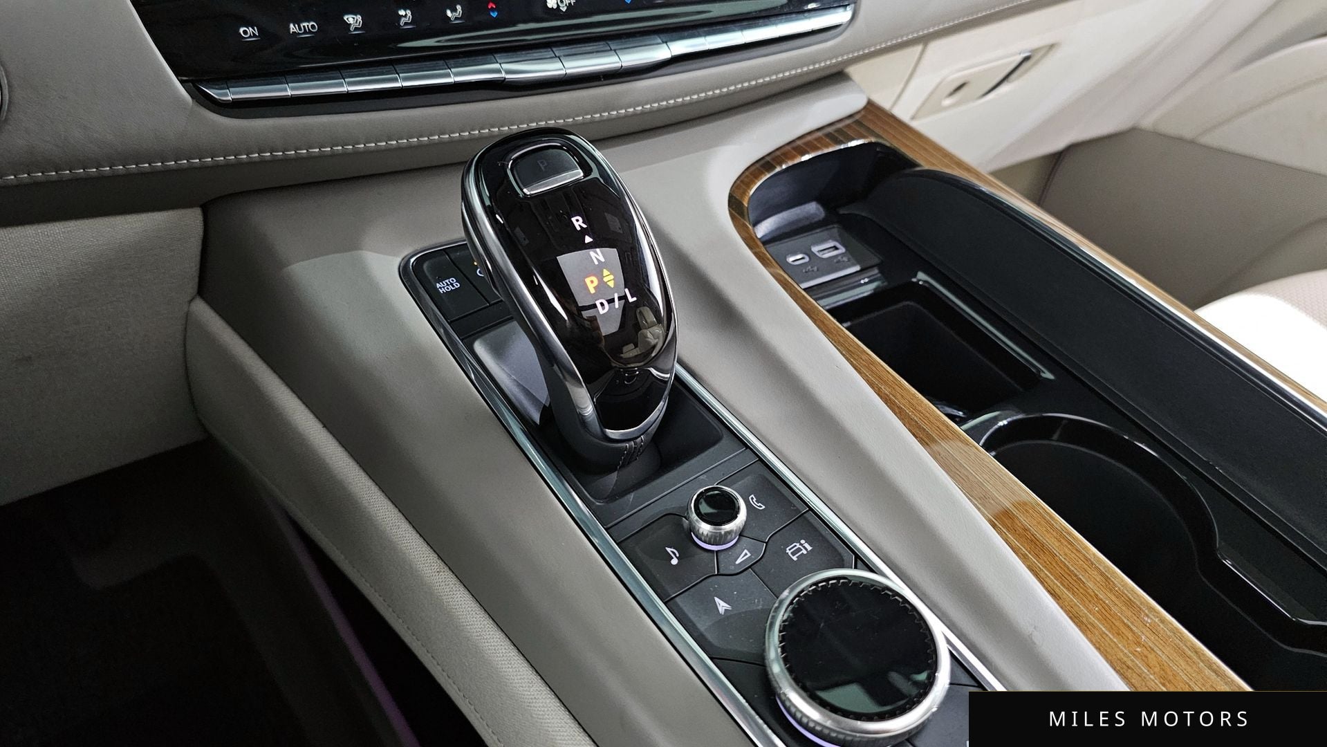Cadillac Escalade 2022 — миниатюра 12