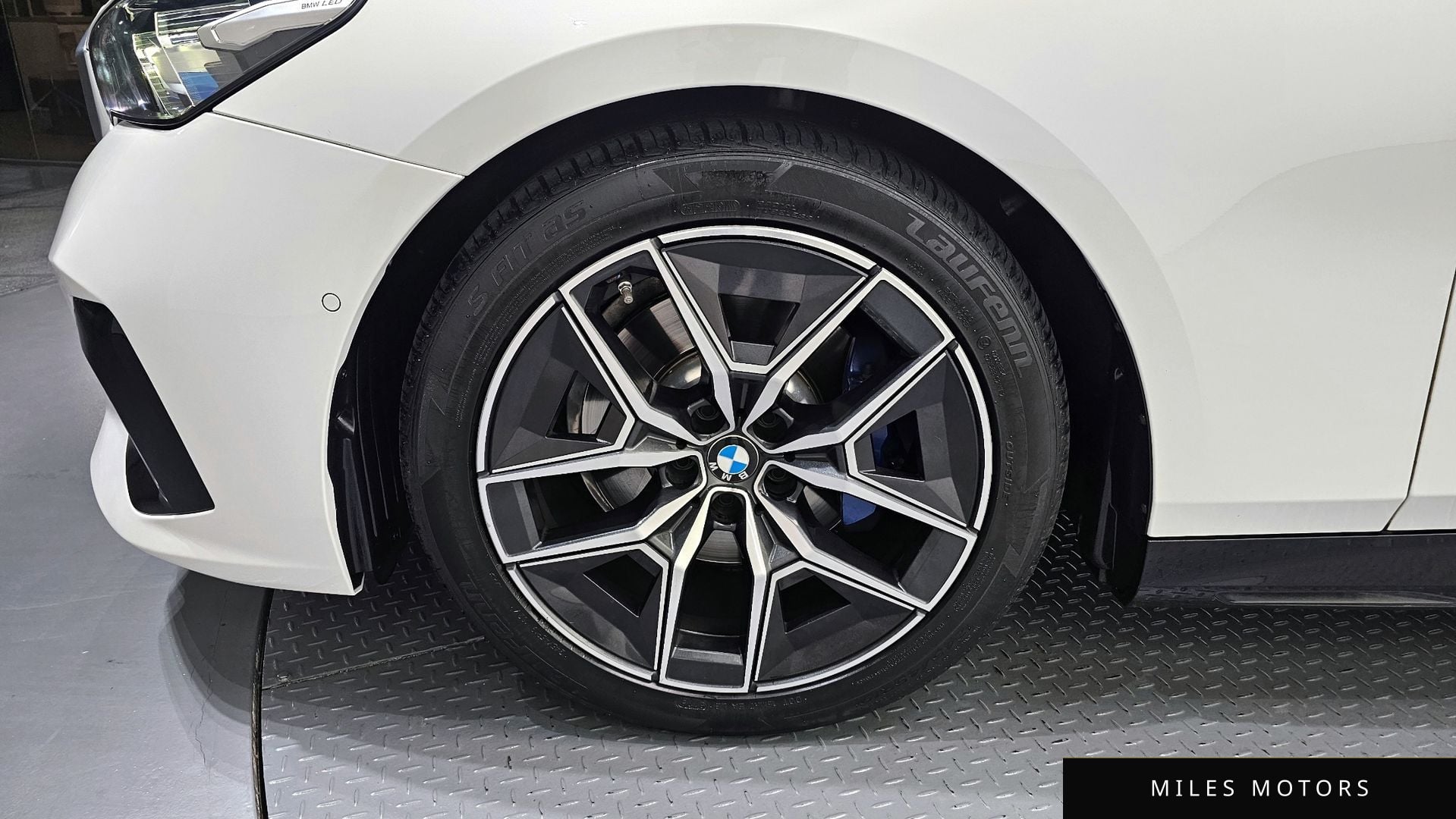 BMW 5 Series (G60) 2024 — миниатюра 5