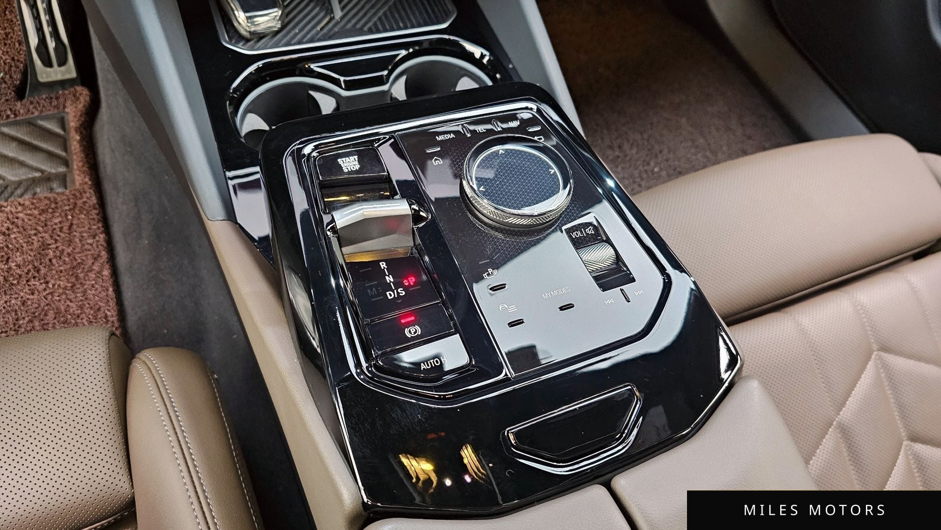 BMW 5 Series (G60) 2024 — миниатюра 12