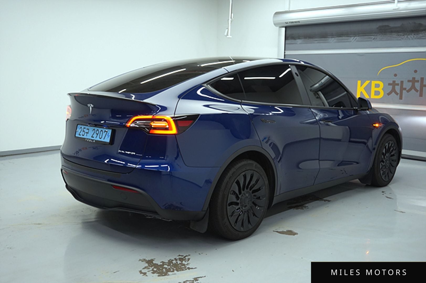 Tesla Model Y 2022 — миниатюра 6