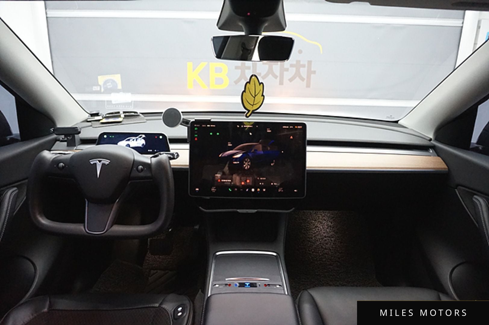 Tesla Model Y 2022 — миниатюра 11