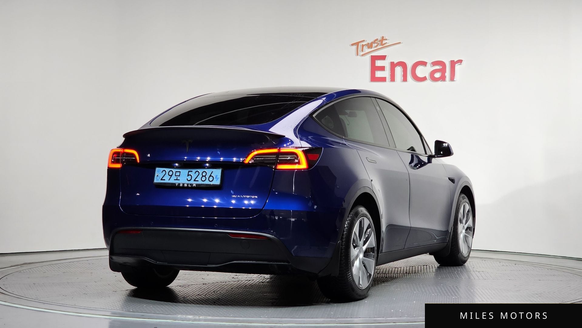 Tesla Model Y 2021 — миниатюра 2