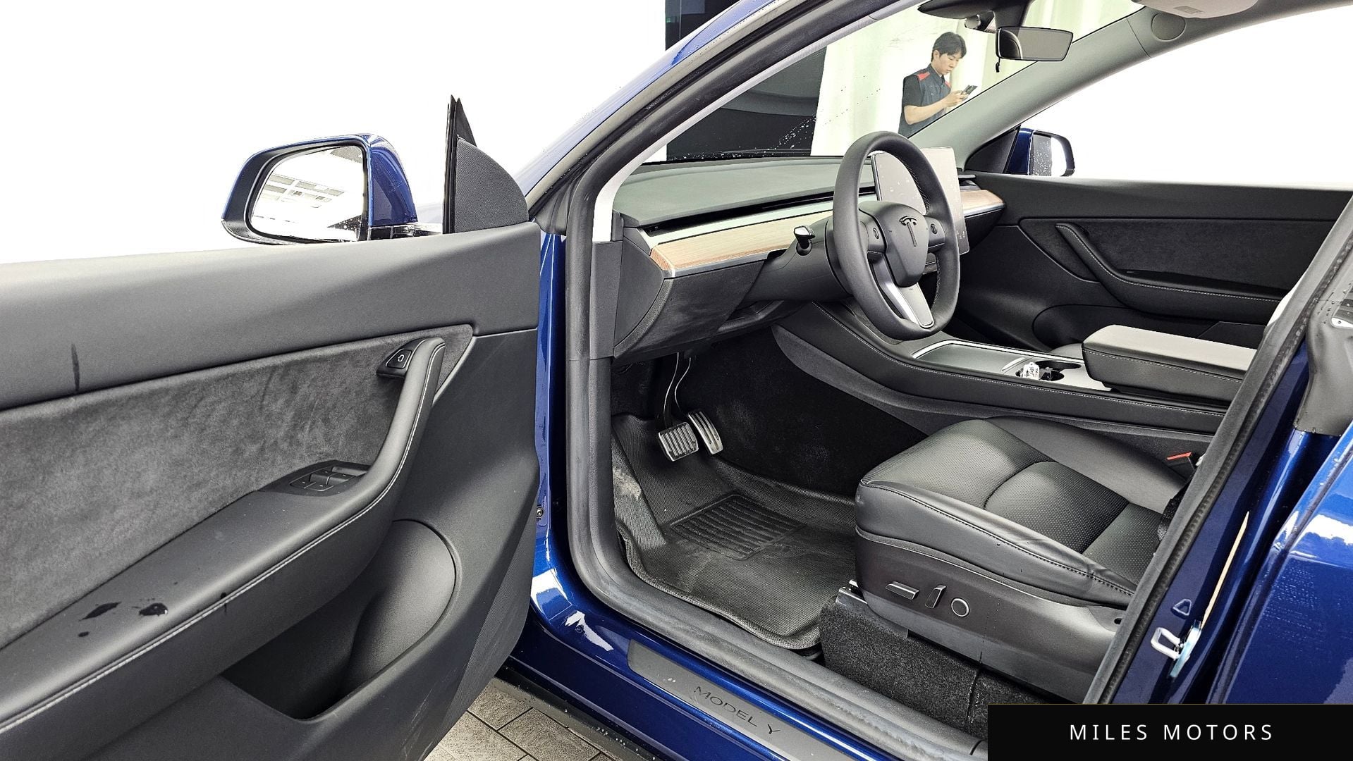 Tesla Model Y 2021 — миниатюра 10