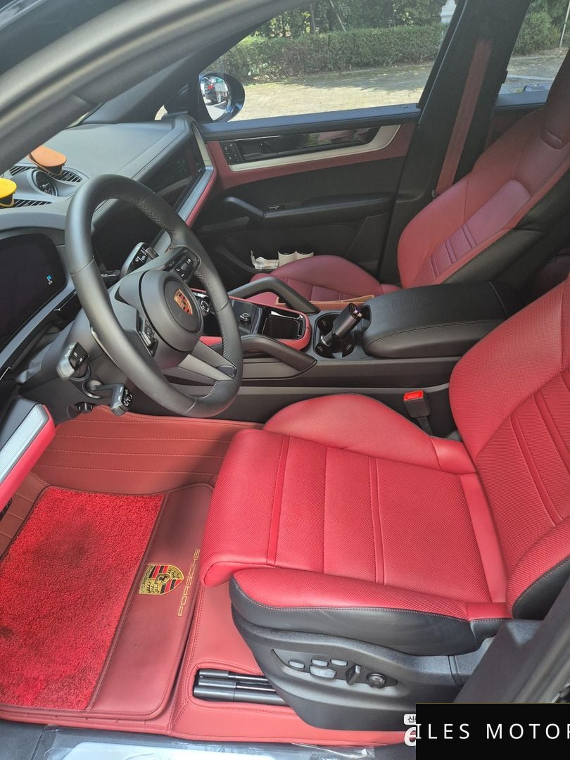 Porsche Cayenne 2025 — миниатюра 10