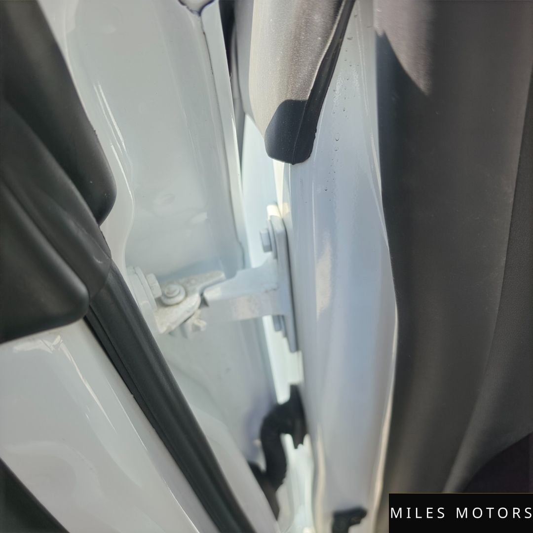 Tesla Model Y 2022 — миниатюра 9