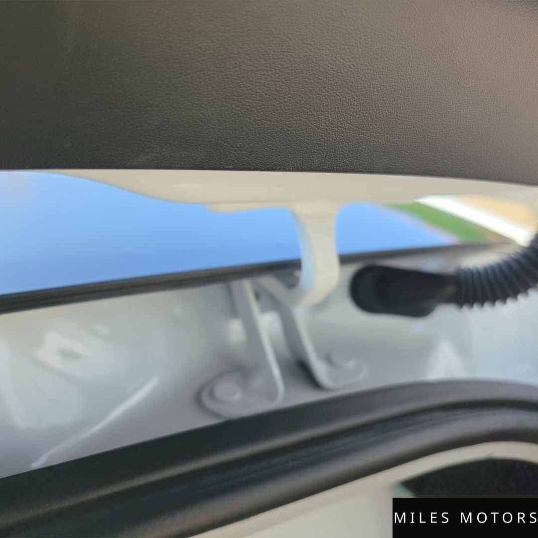 Tesla Model Y 2022 — миниатюра 12